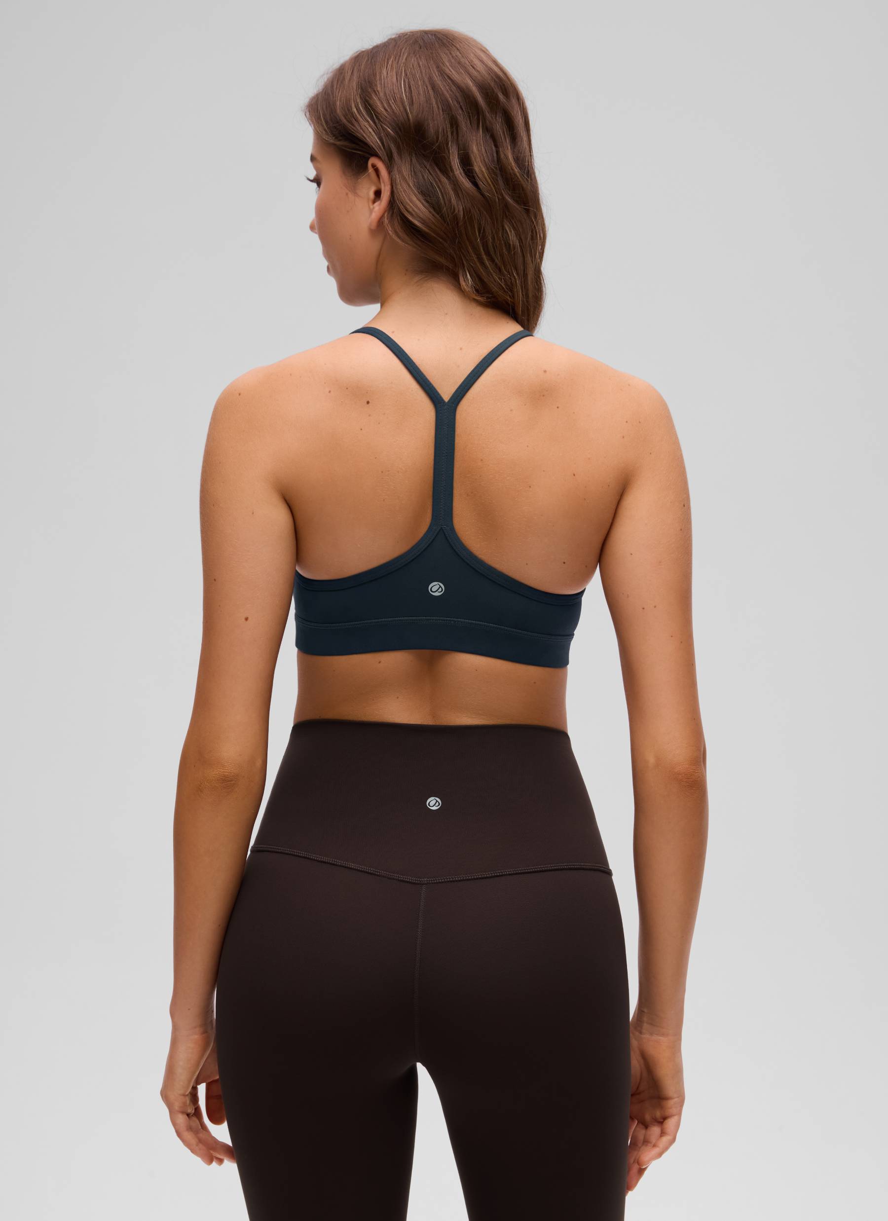 CRZ YOGA moteriška joga lengvos atramos Butterluxe sportinė liemenėlė su Y formos nugara, tamsiai mėlyna