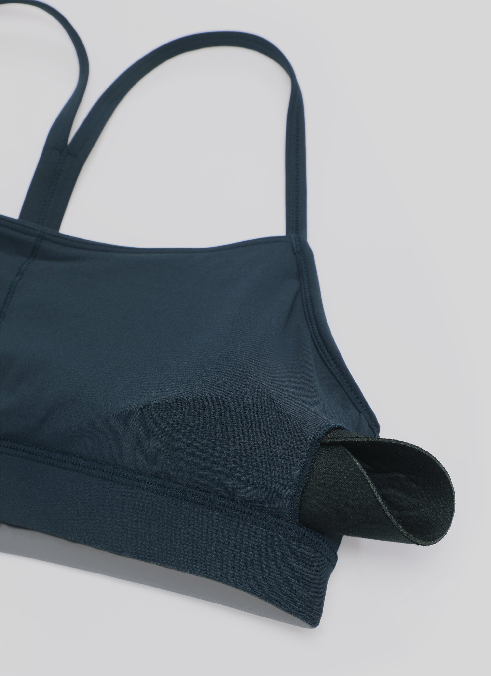 CRZ YOGA moteriška joga lengvos atramos Butterluxe sportinė liemenėlė su Y formos nugara, tamsiai mėlyna