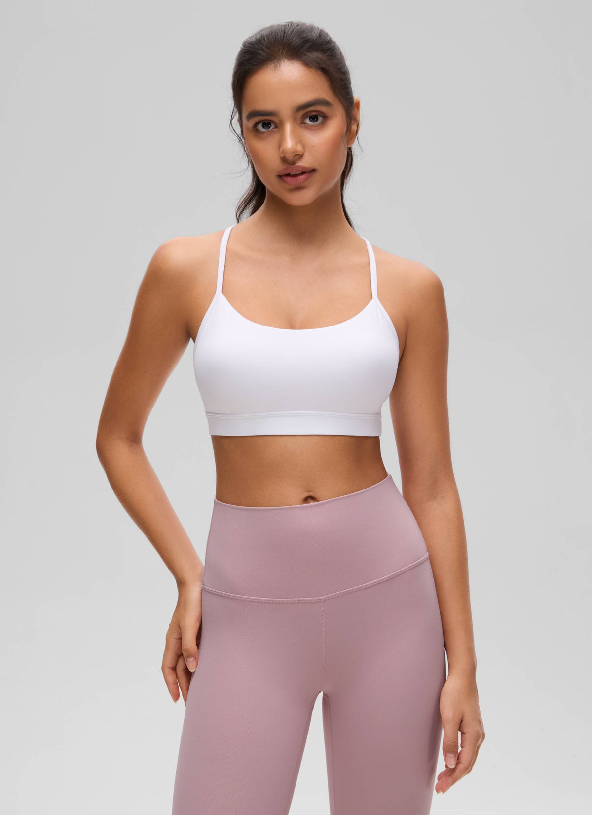 CRZ YOGA Damen Yoga Sport-BH mit leichtem Halt Butterluxe Y-Rücken Weiß @model_info:Liss