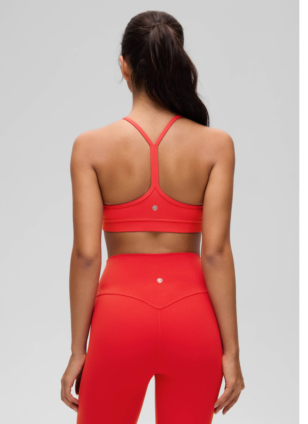 CRZ YOGA Naisten Jooga Kevyt Tuki Butterluxe Urheiluliivit Y-selkä Deep Red @model_info:Liss