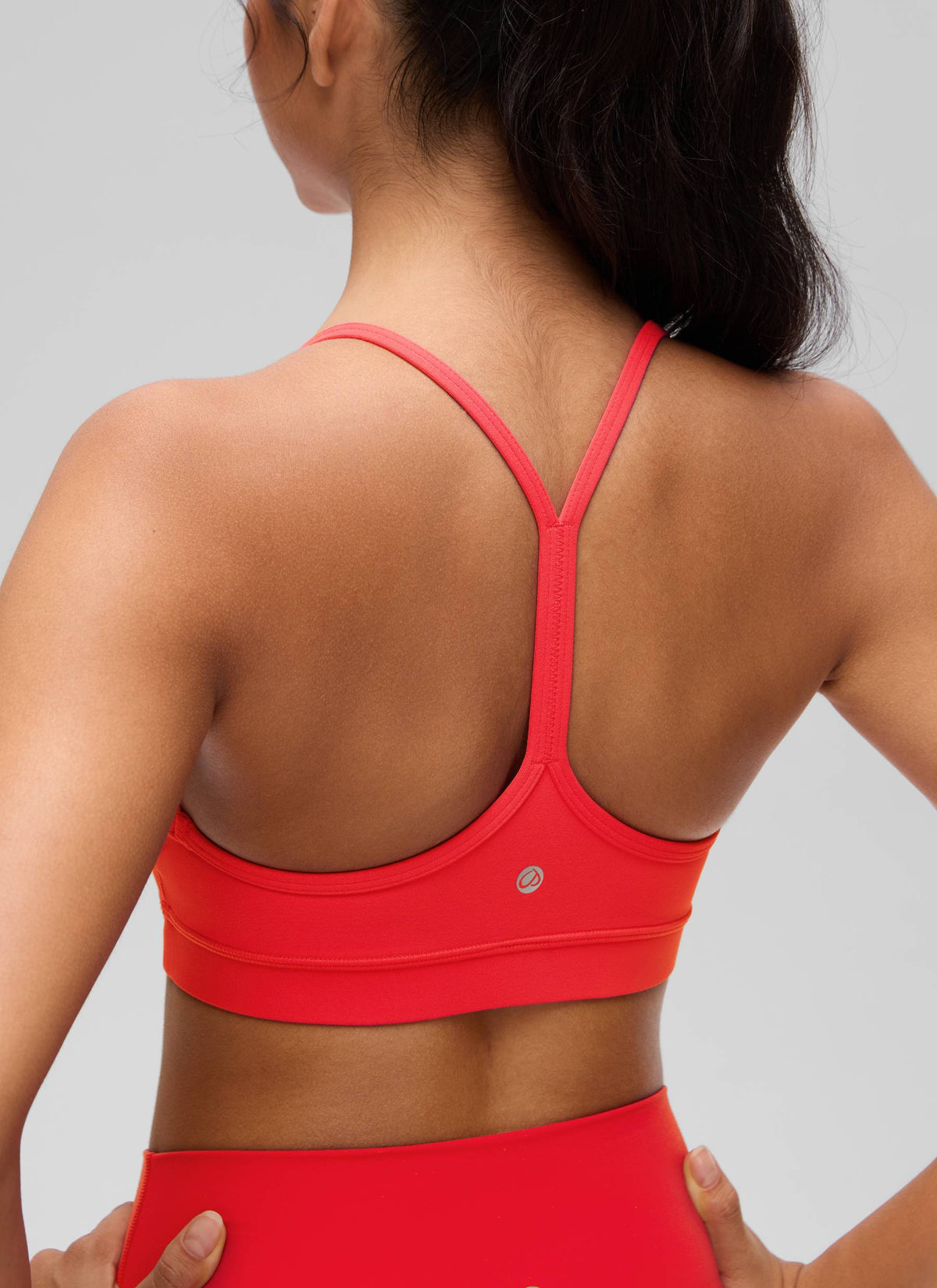 CRZ YOGA Naisten Jooga Kevyt Tuki Butterluxe Urheiluliivit Y-selkä Deep Red @model_info:Liss