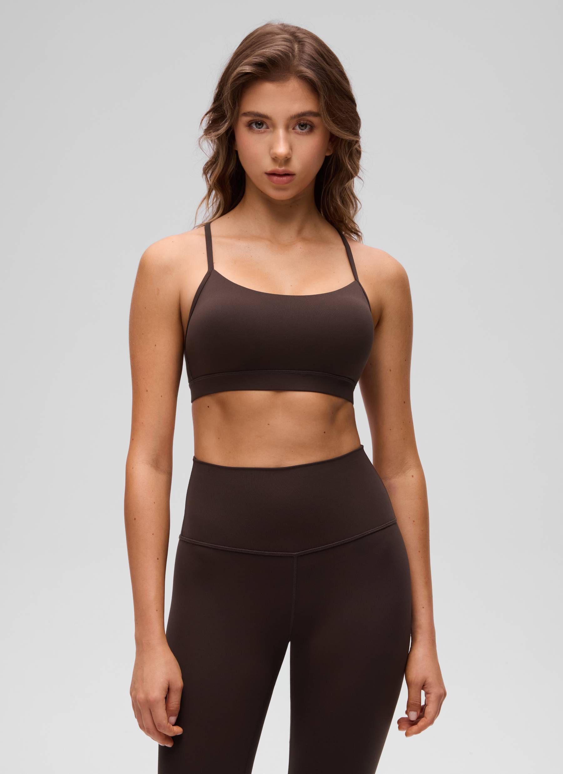 CRZ YOGA Női Jógatoll Könnyű Tartású Butterluxe Sportmelltartó Y Hátkiképzéssel Hot Fudge Barna