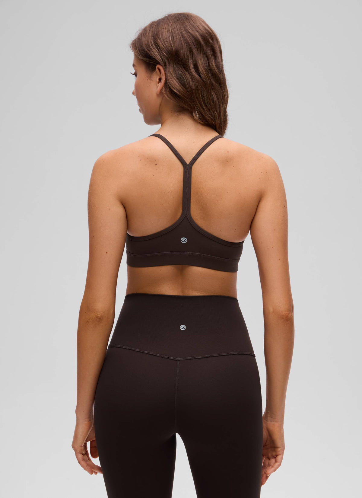 CRZ YOGA Dam Yoga Sport-bh med lätt stöd Butterluxe Y-rygg Hot Fudge Brown @model_info:Kriss