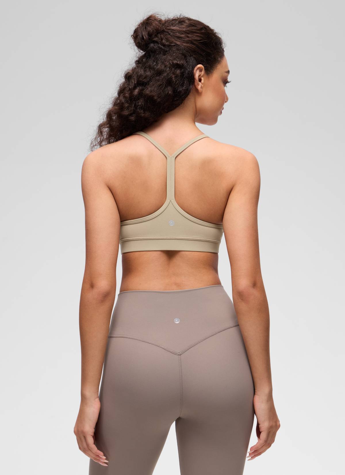 Дамски спортен сутиен за йога с лека поддръжка CRZ YOGA Butterluxe с Y-образен гръб в цвят дъб