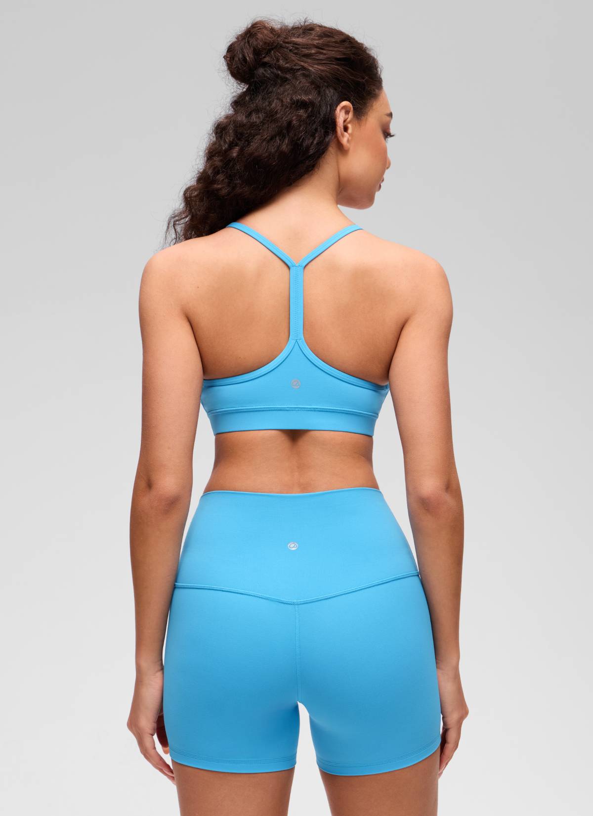 CRZ YOGA Дамски спортен сутиен за йога с лека опора Butterluxe, с Y-образен гръб, цвят синьо каяк