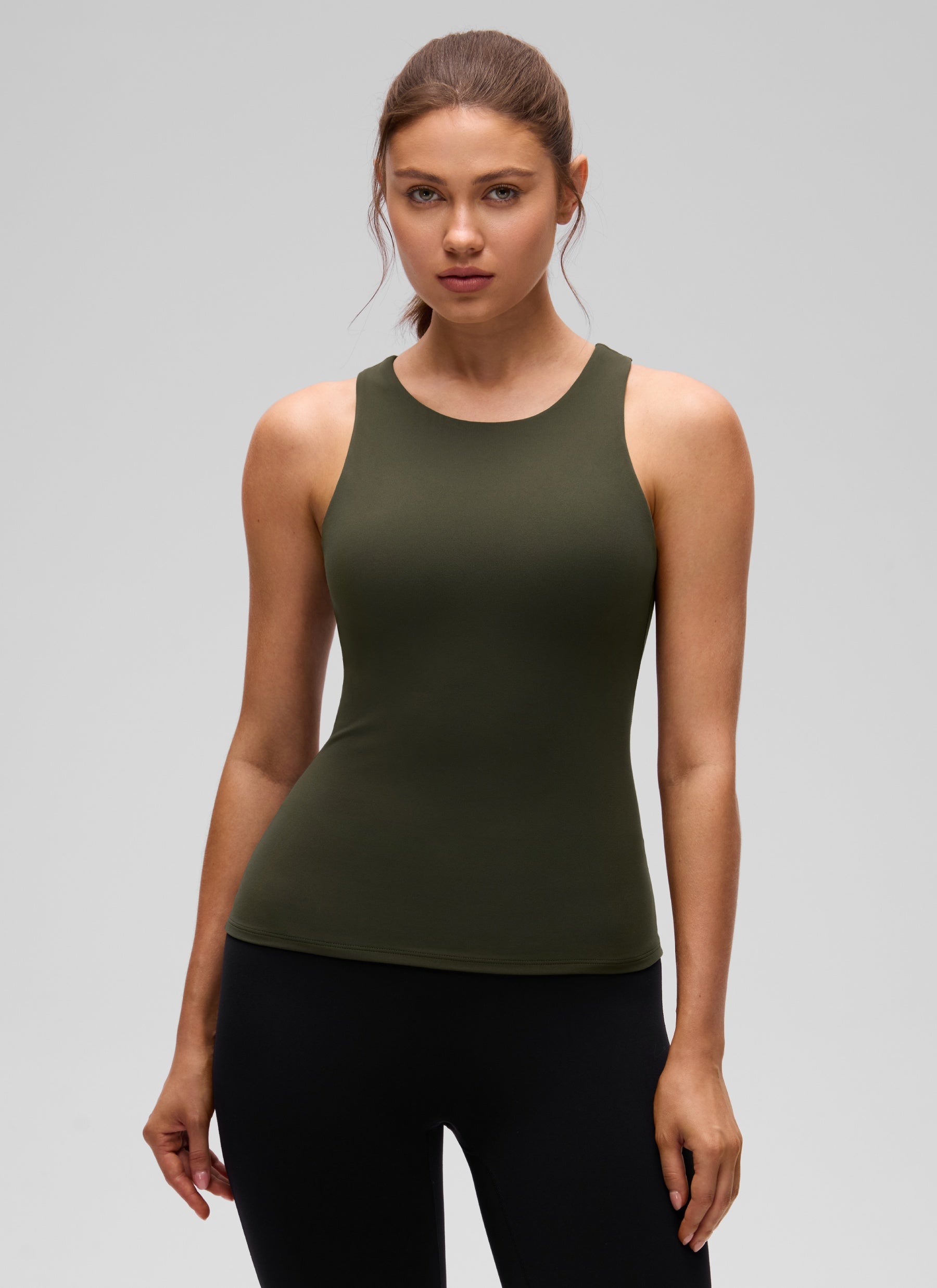 Camiseta de tirantes deportiva de cuello alto con sujetador incorporado Butterluxe para mujer CRZ YOGA Verde oliva