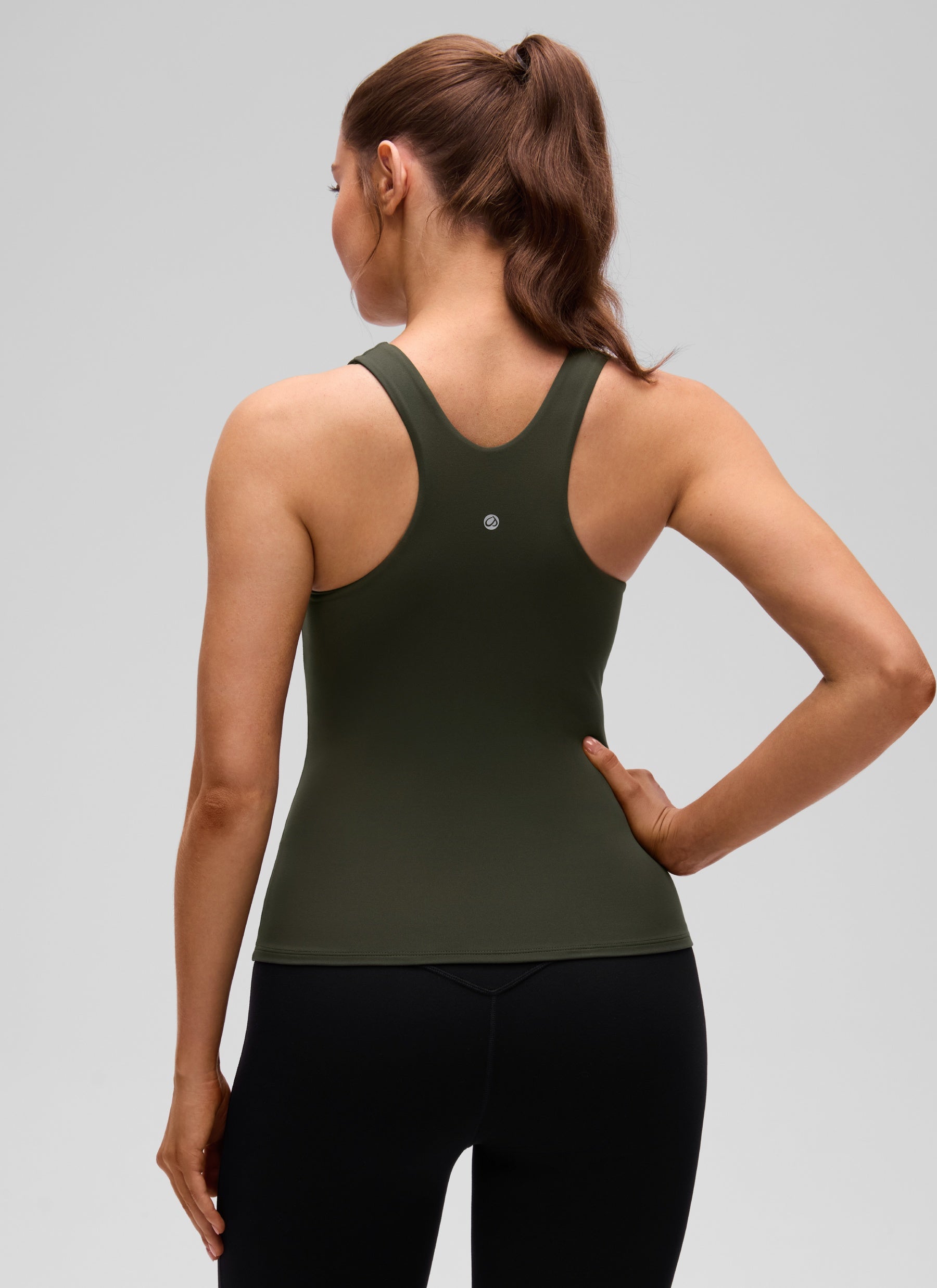 Camiseta de tirantes deportiva de cuello alto con sujetador incorporado Butterluxe para mujer CRZ YOGA Verde oliva