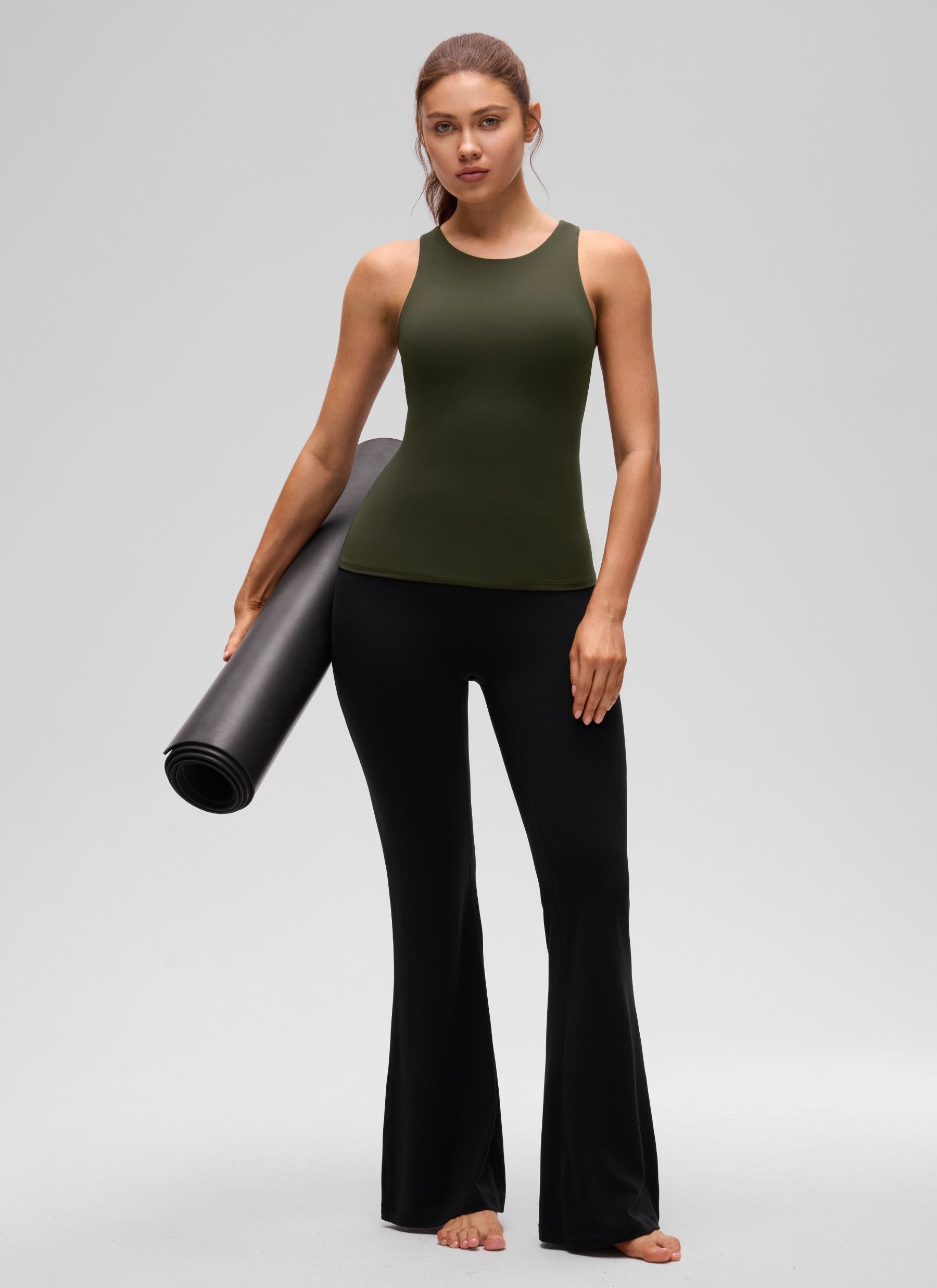 Camiseta de tirantes deportiva de cuello alto con sujetador incorporado Butterluxe para mujer CRZ YOGA Verde oliva