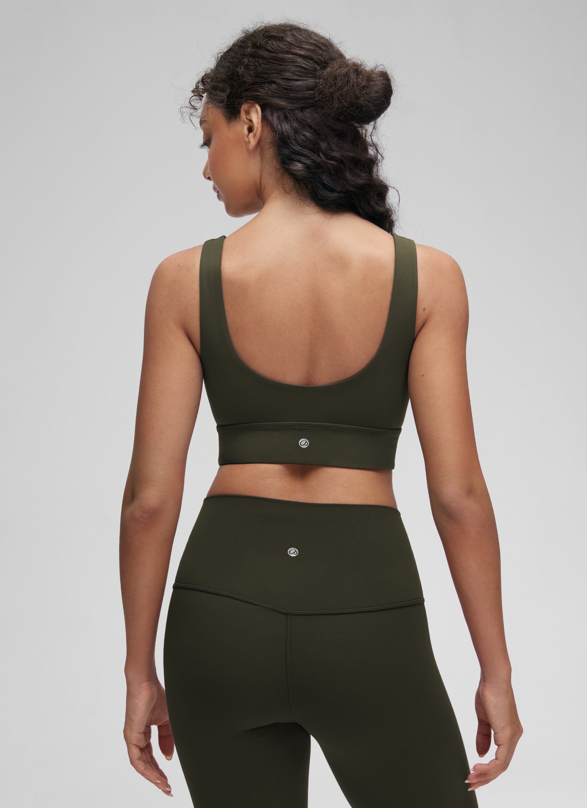 CRZ YOGA Dames Yoga Sportbeha met lichte ondersteuning Butterluxe U-rug Longline Olijfgroen