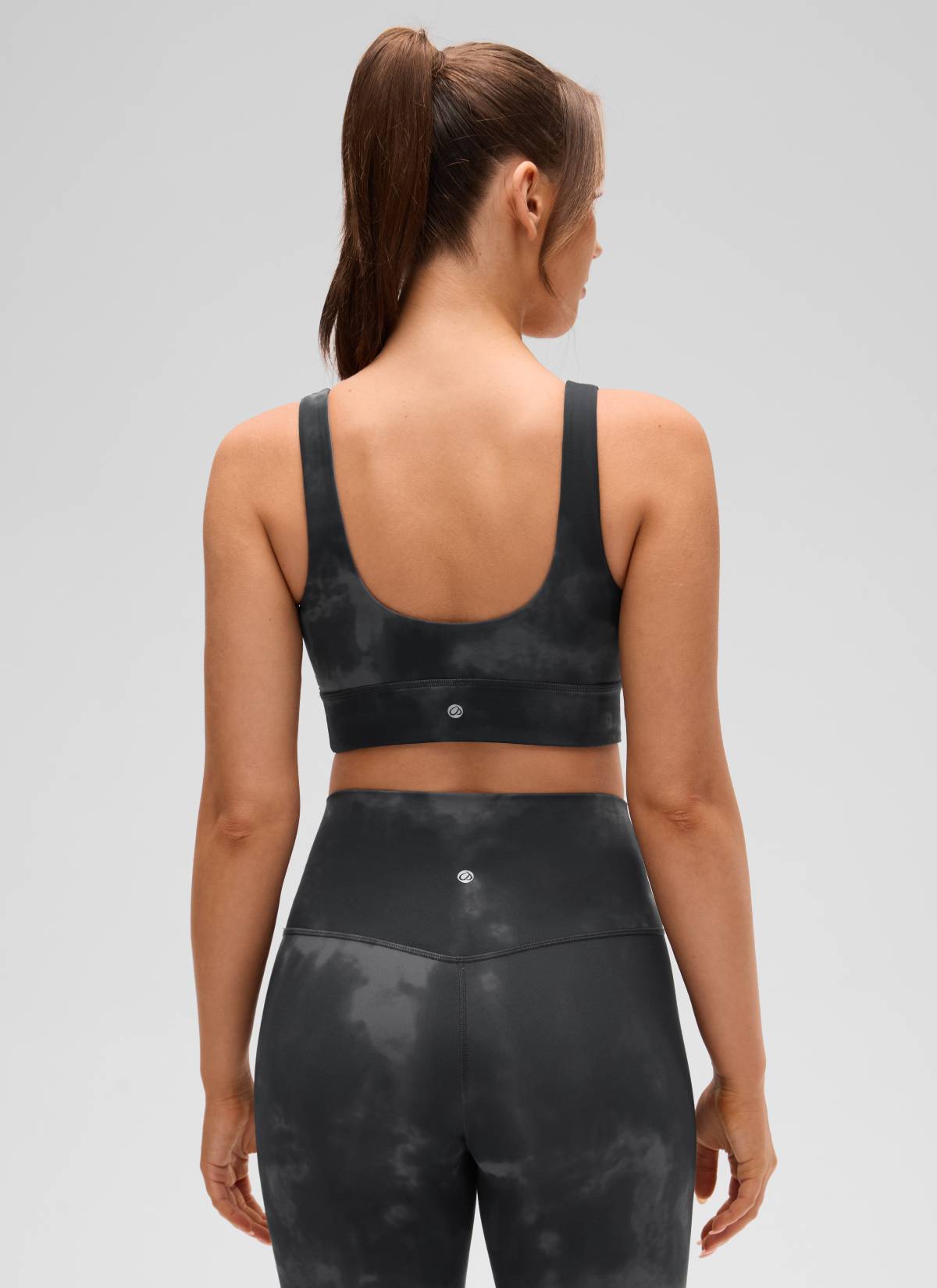 CRZ YOGA Dames Yoga Lage ondersteuning Butterluxe Sport-BH U-rug Longline Grey Tie Dye Flowers