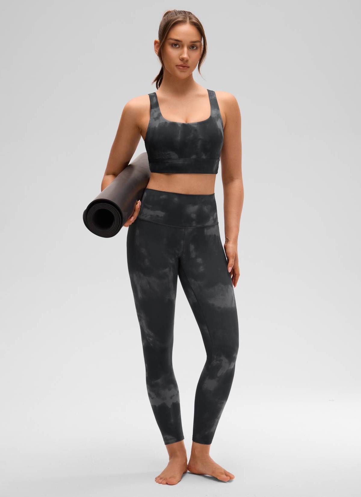 CRZ YOGA Dames Yoga Lage ondersteuning Butterluxe Sport-BH U-rug Longline Grey Tie Dye Flowers