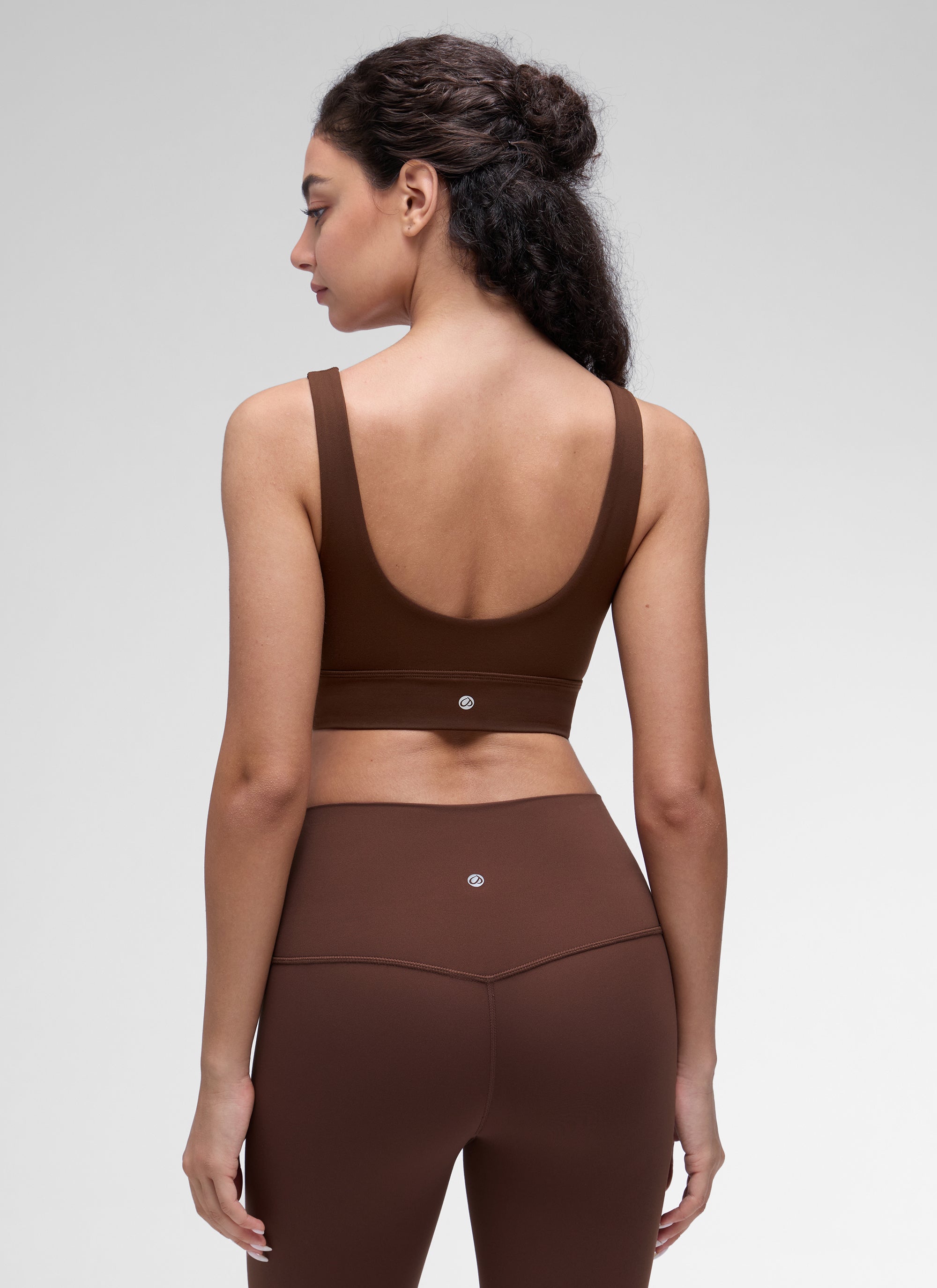 CRZ YOGA Dames Yoga Lage ondersteuning Butterluxe Sport-BH U-rug Longline Lava Brown