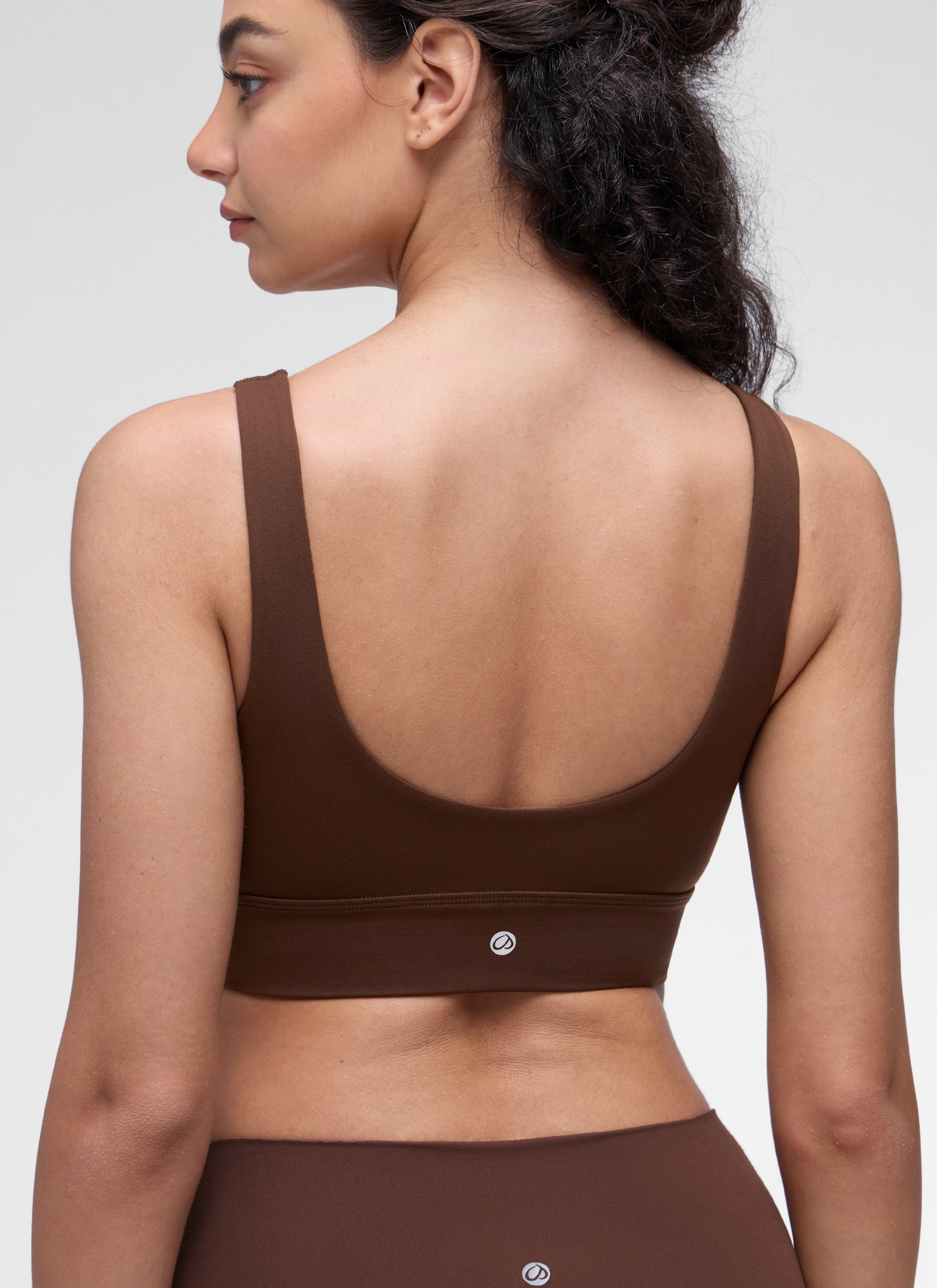 CRZ YOGA Dames Yoga Lage ondersteuning Butterluxe Sport-BH U-rug Longline Lava Brown