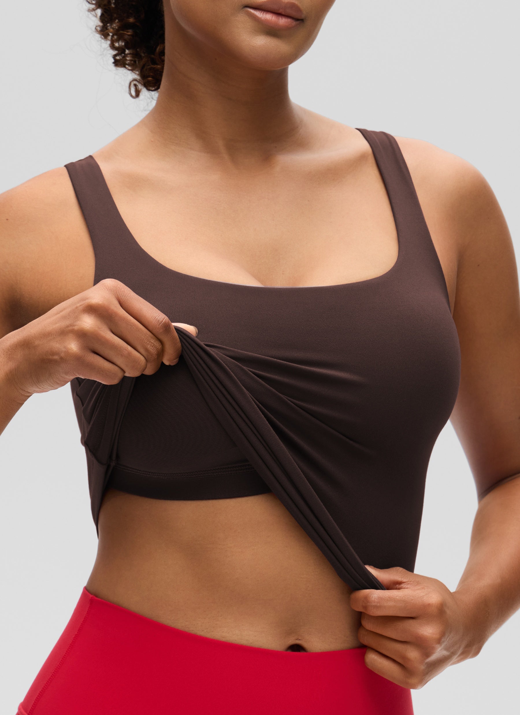 Top SlimFit da donna CRZ YOGA Butterluxe con reggiseno integrato e scollo a U Hot Fudge Brown