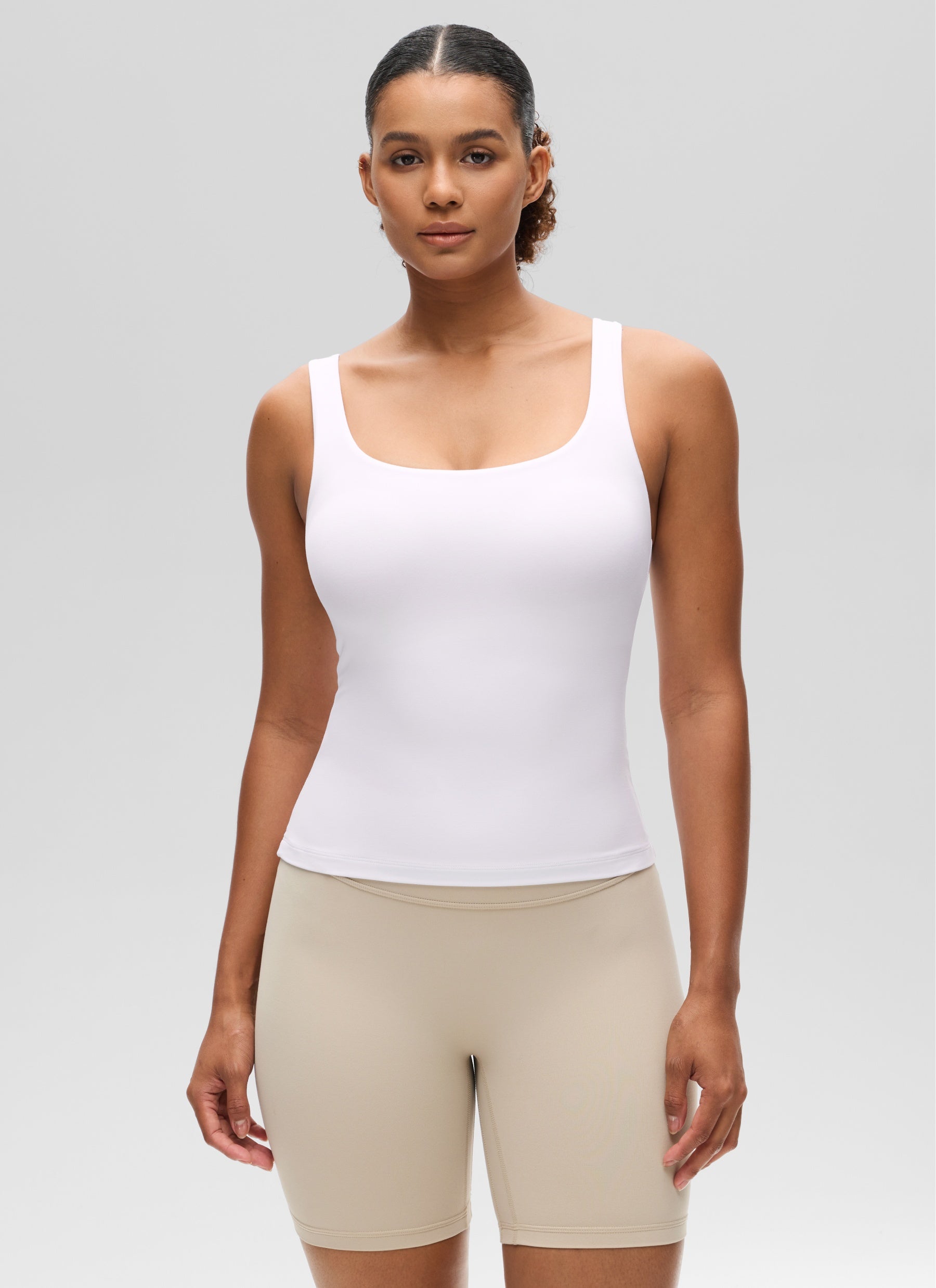Top SlimFit da donna CRZ YOGA Butterluxe con reggiseno integrato e scollo a U White