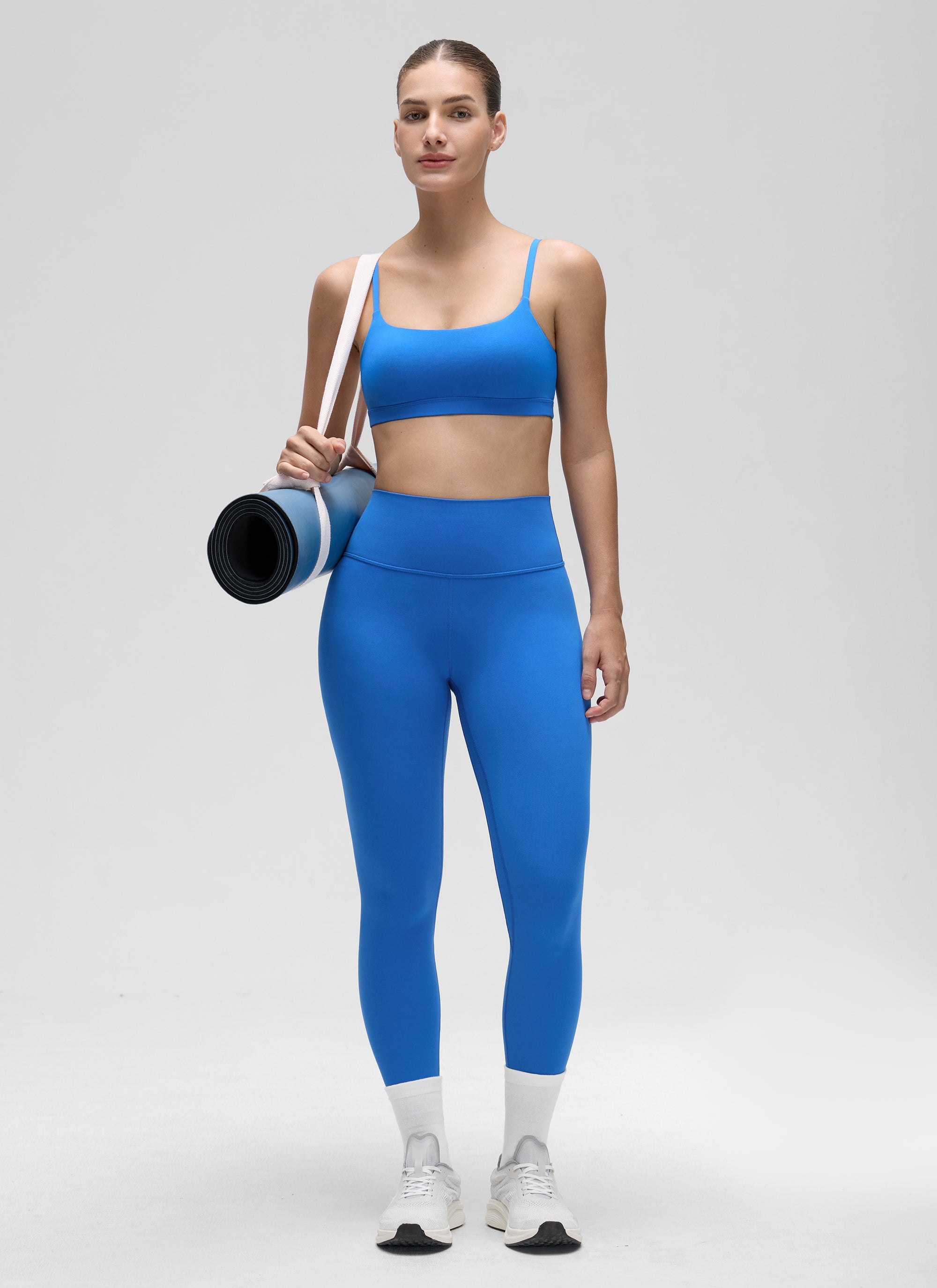 CRZ YOGA Reggiseno con scollo rotondo e spalline sottili regolabili Butterluxe da donna Blu Brillante