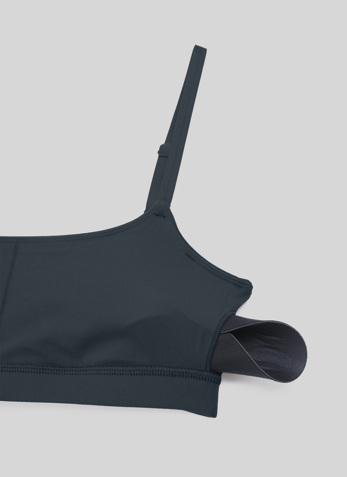 Sujetador deportivo con cuello redondo y tirantes de espagueti ajustables Butterluxe para mujer CRZ YOGA en azul marino auténtico