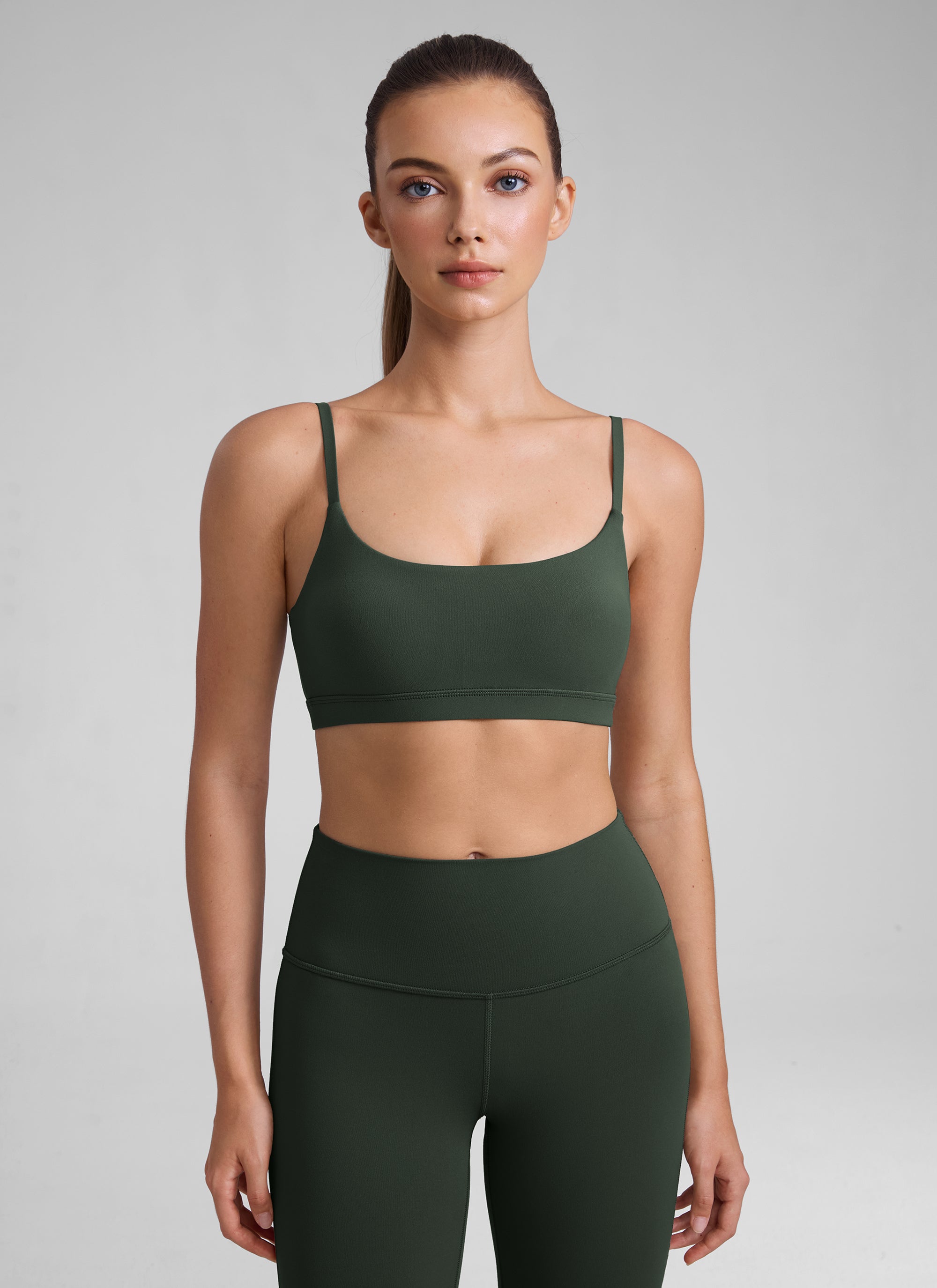 CRZ YOGA Sujetador de tirantes finos ajustables con cuello redondo Butterluxe para mujer Verde Legend @model_info:Kate