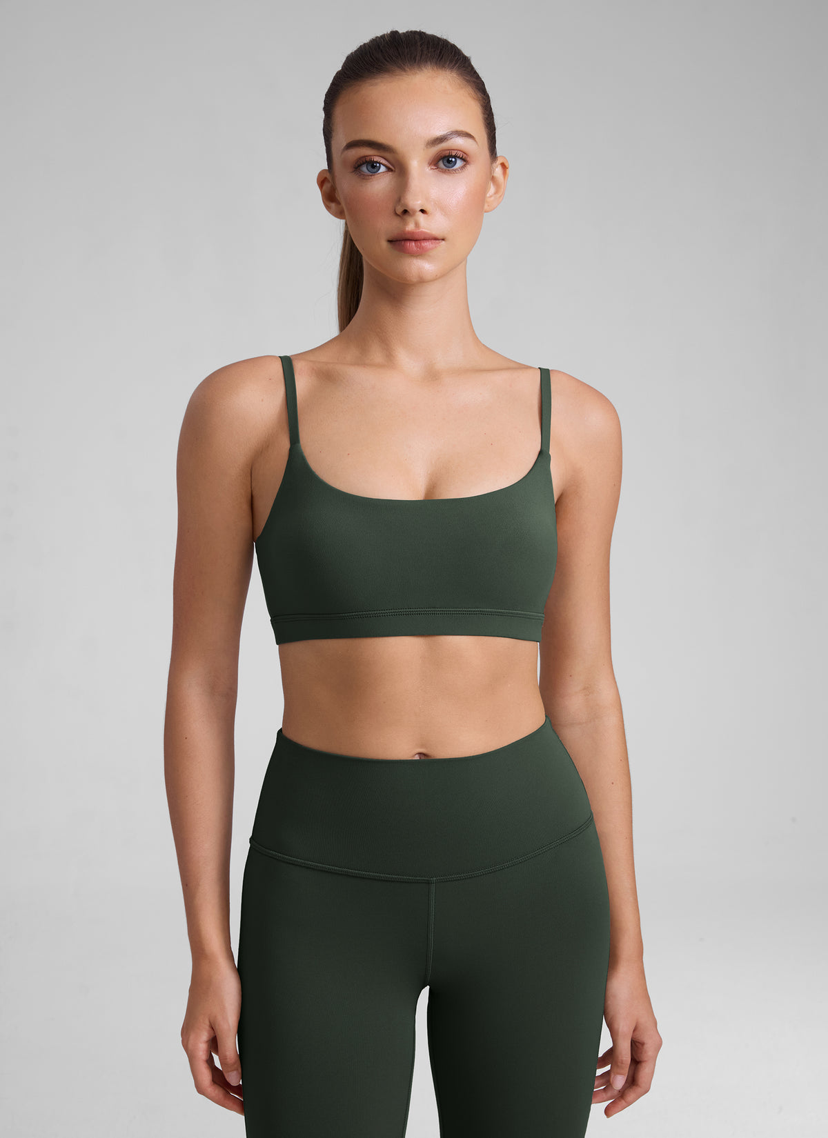 CRZ YOGA Sujetador de tirantes finos ajustables con cuello redondo Butterluxe para mujer Verde Legend @model_info:Kate