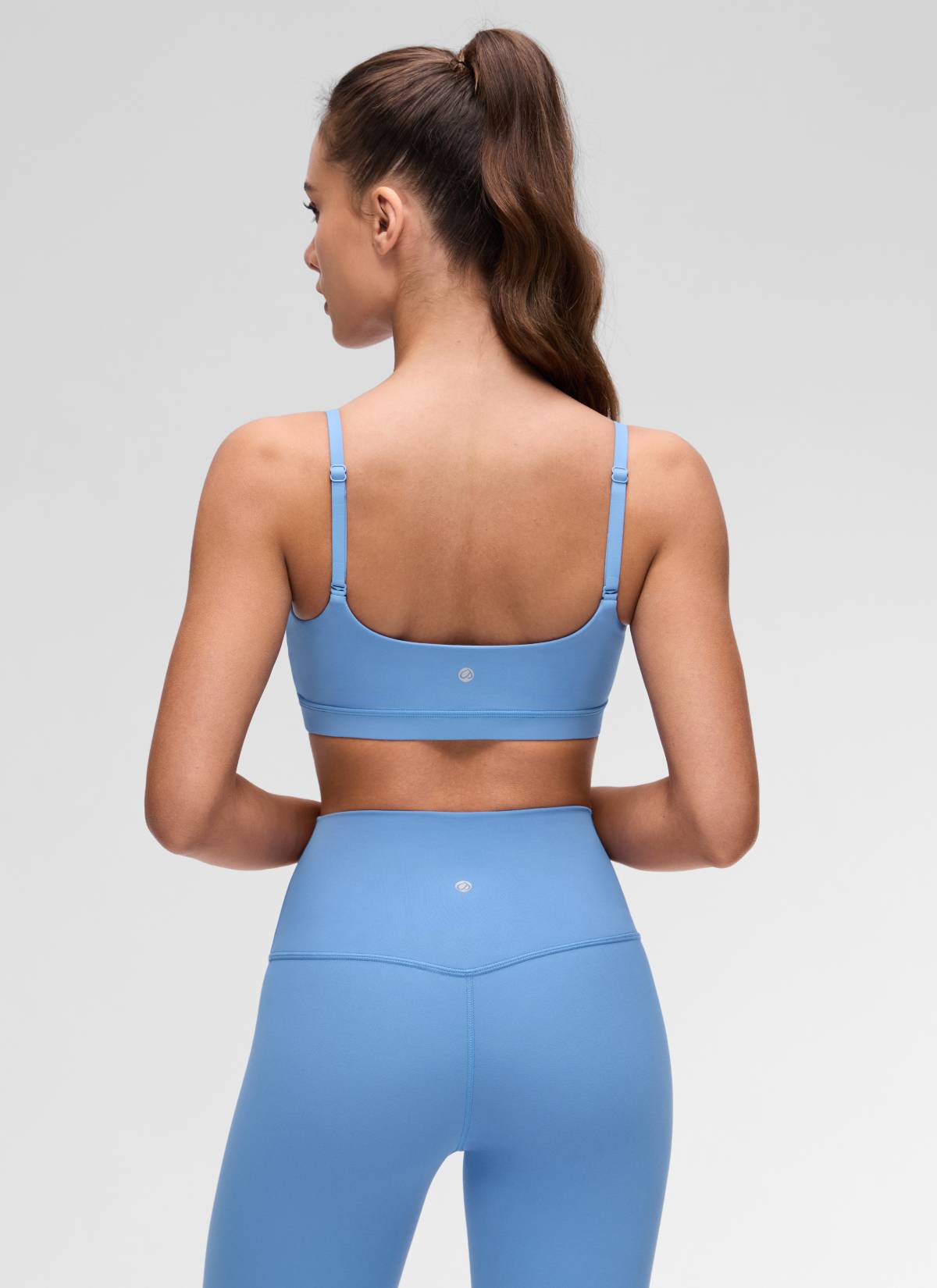 CRZ YOGA Sujetador deportivo Butterluxe de tirantes finos ajustables con cuello redondo para mujer Party Blue @model_info:Maria