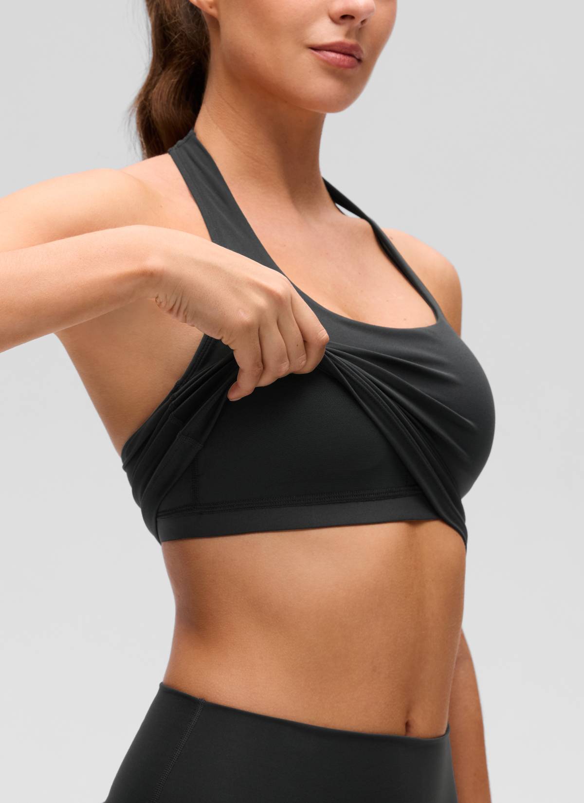 CRZ YOGA Sujetador deportivo largo estilo halter Butterluxe con parte superior corta para mujer, negro