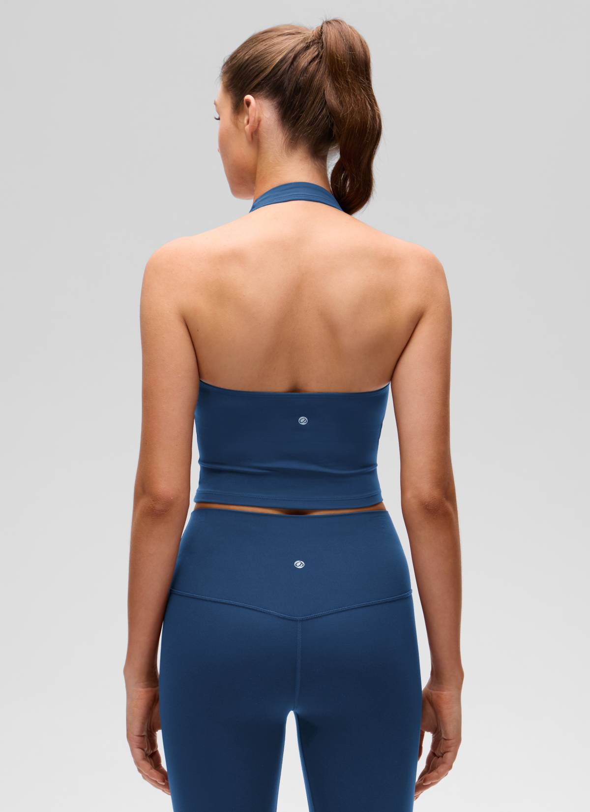 CRZ YOGA Top corto deportivo tipo halter Butterluxe de tiro largo para mujer Azul marino francés @model_info:Gelya