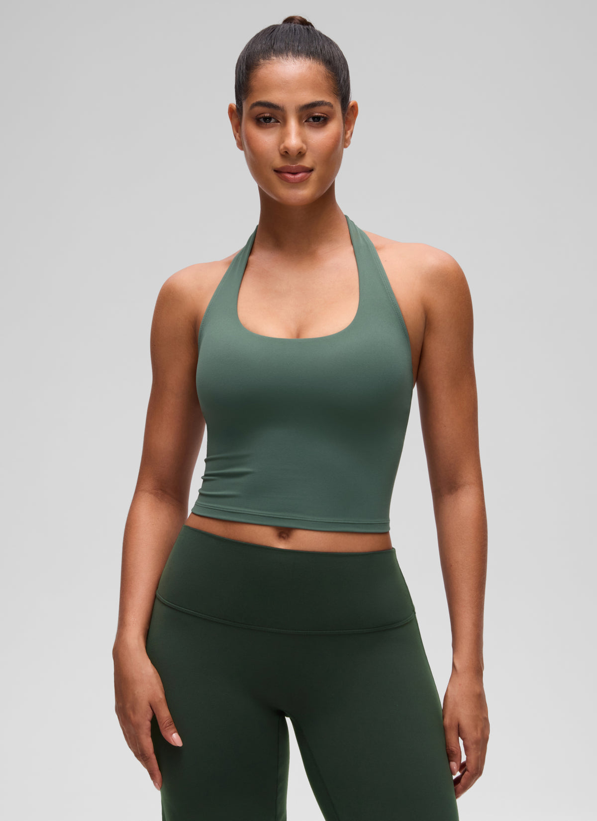 CRZ YOGA Sujetador deportivo largo Butterluxe con cuello halter y top corto para mujer, Dark Forest Green @model_info:C