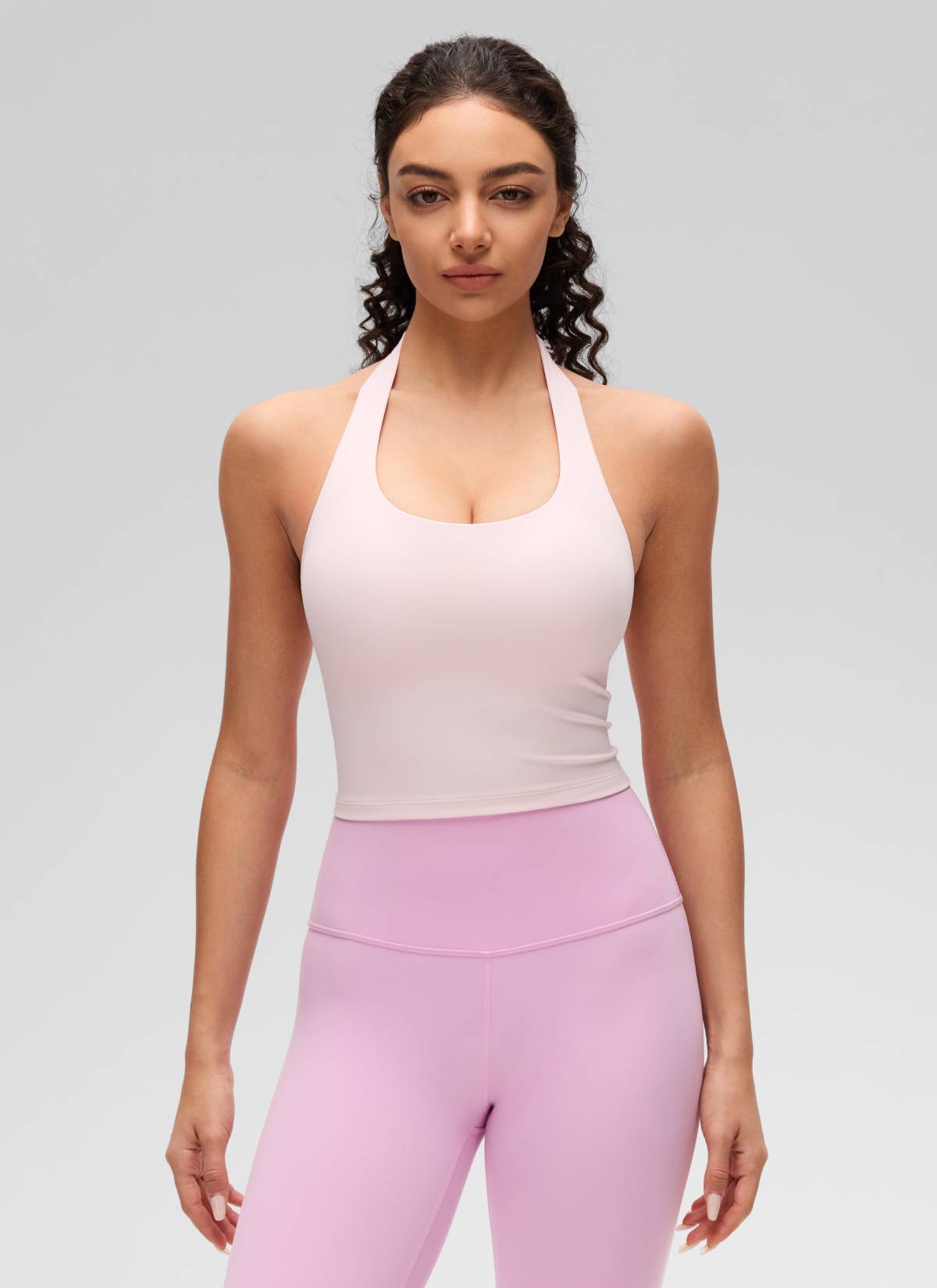 CRZ YOGA Top corto deportivo tipo halter Butterluxe de tiro largo para mujer Rosa fresa @model_info:Anano