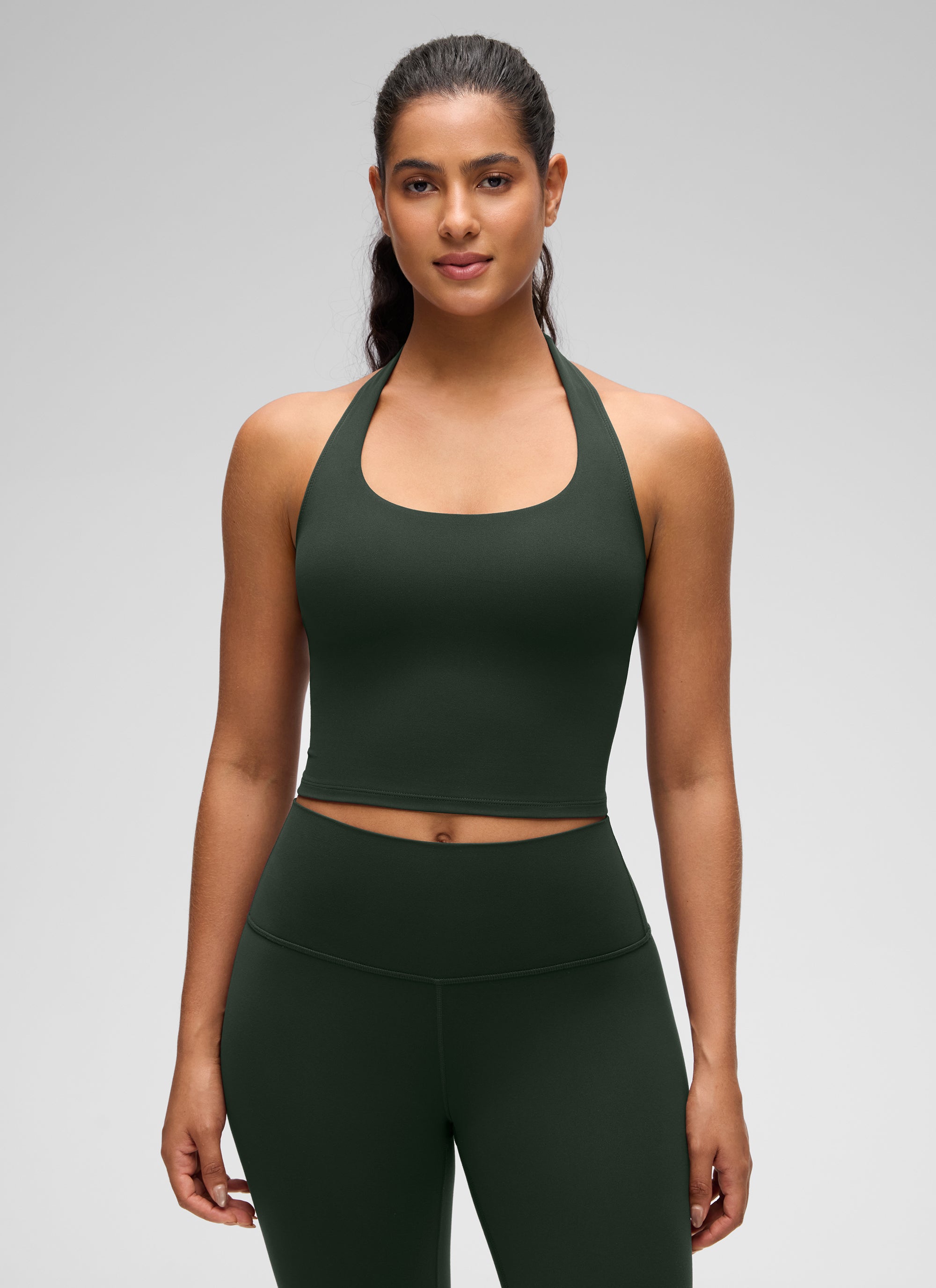 CRZ YOGA Sujetador deportivo largo estilo halter Butterluxe con parte superior corta para mujer, verde leyenda