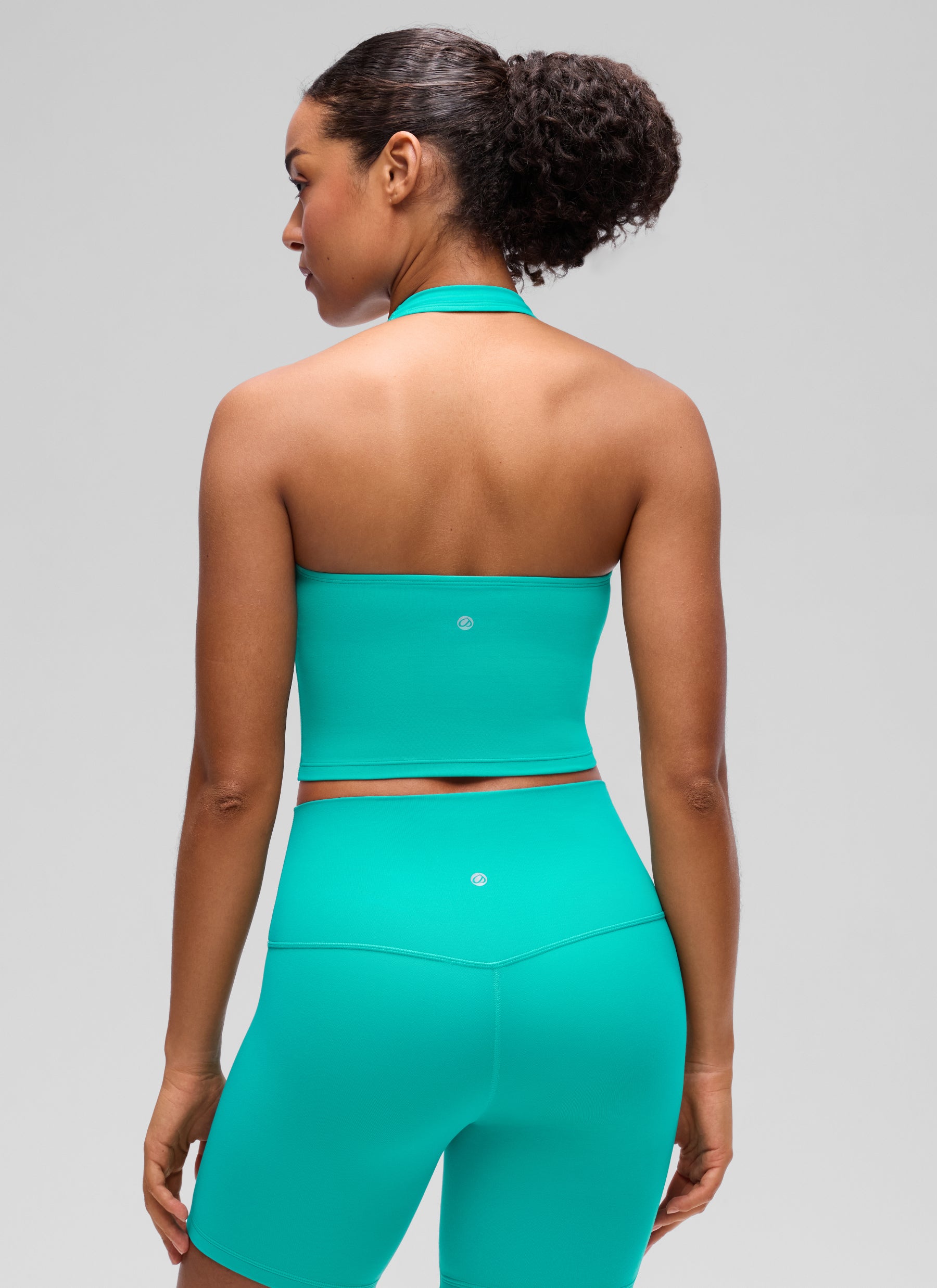 CRZ YOGA Sujetador deportivo largo tipo halter Butterluxe tipo top corto para mujer, verde azulado trópico