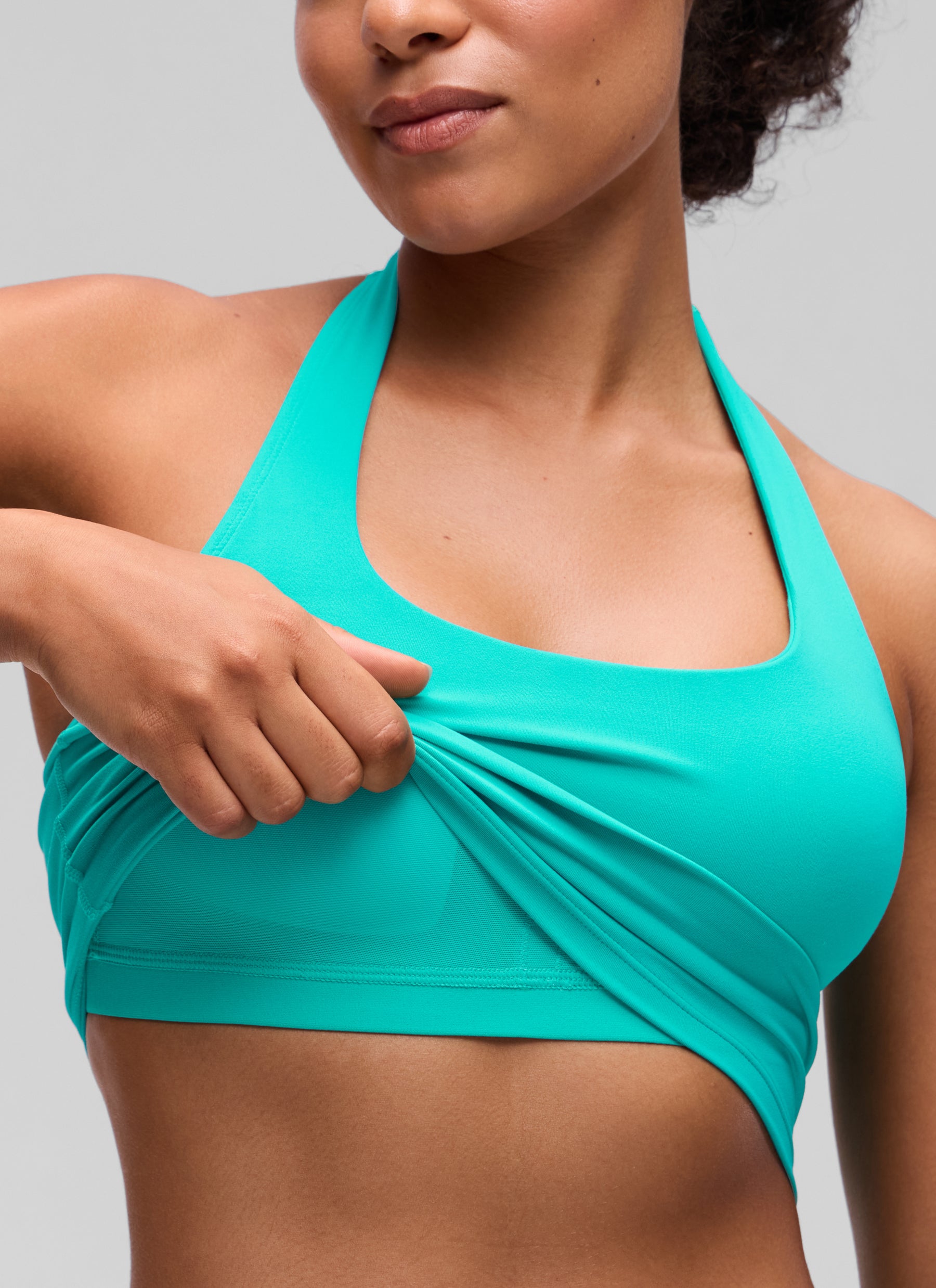 CRZ YOGA Sujetador deportivo largo tipo halter Butterluxe tipo top corto para mujer, verde azulado trópico