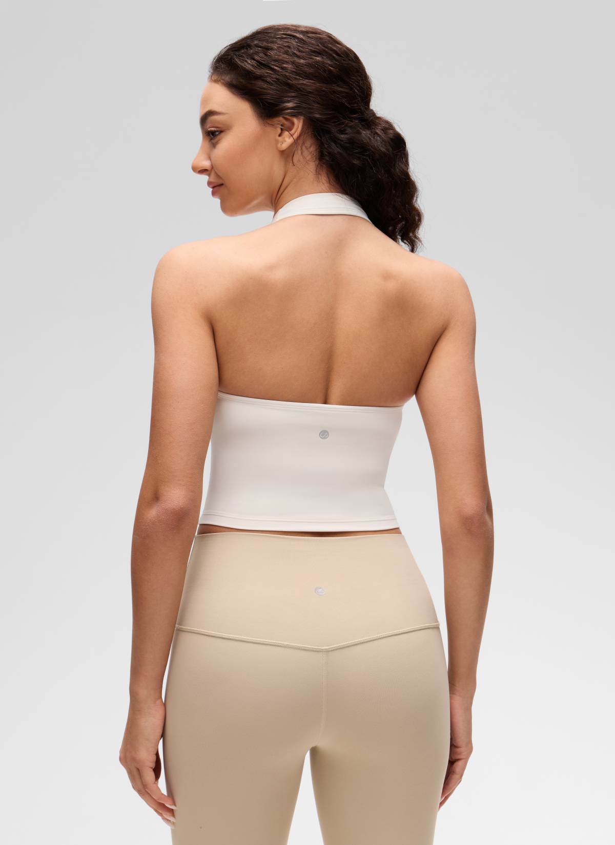 CRZ YOGA Top corto deportivo de tirantes largos tipo halter Butterluxe para mujer, albaricoque blanco