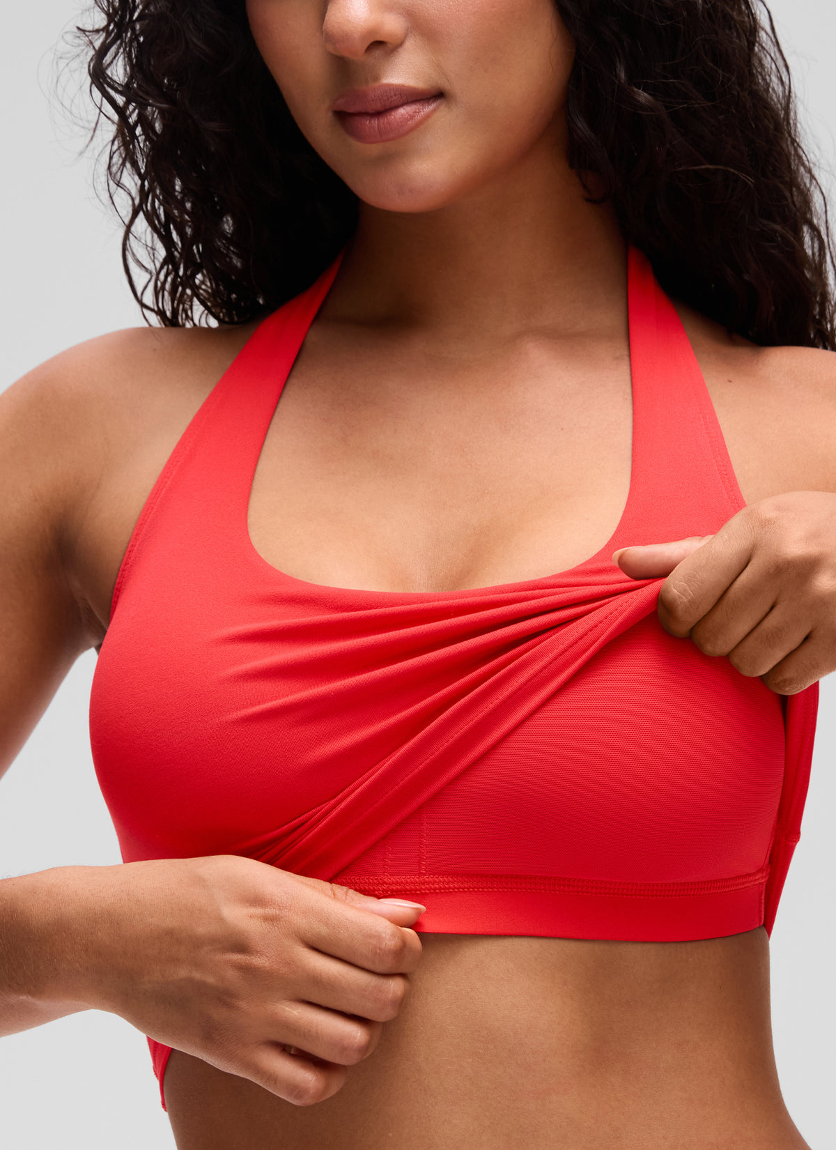 CRZ YOGA Sujetador deportivo largo Butterluxe con cuello halter y top corto para mujer, Deep Red @model_info:C