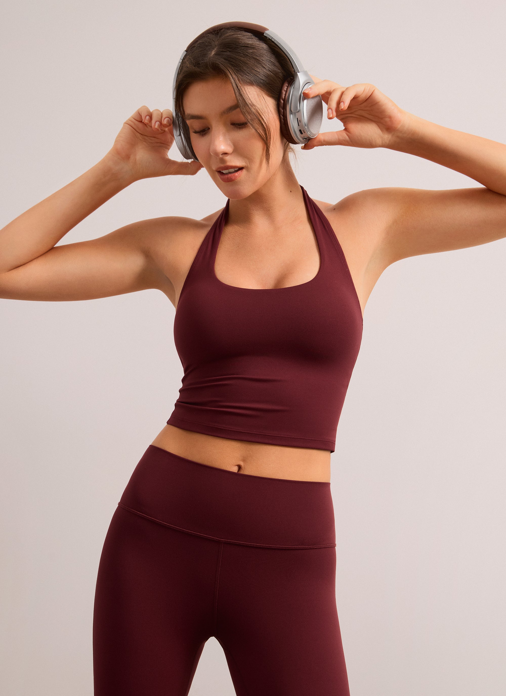 CRZ YOGA Sujetador deportivo largo estilo halter Butterluxe con parte superior corta para mujer, rojo merlot
