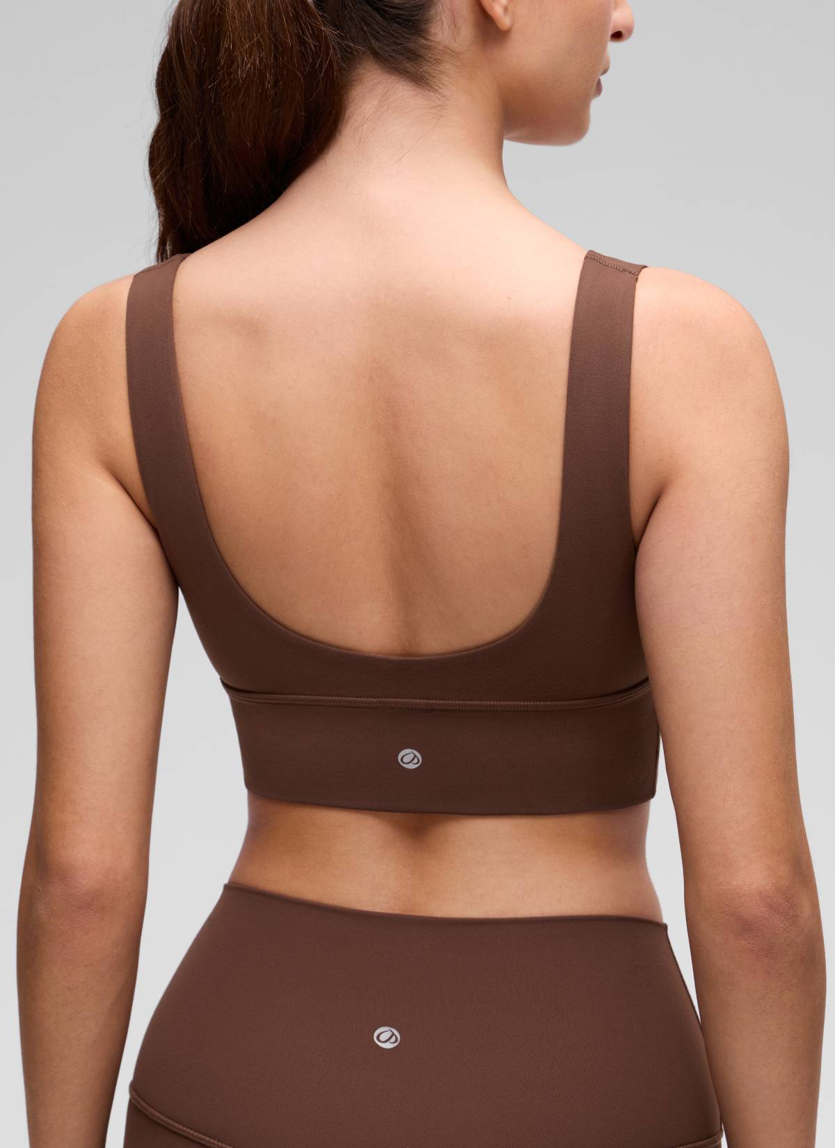 CRZ YOGA Women's Light Support Butterluxe Yoga Bra Longline U back V Neck Coffee Brown @model_info:Inga