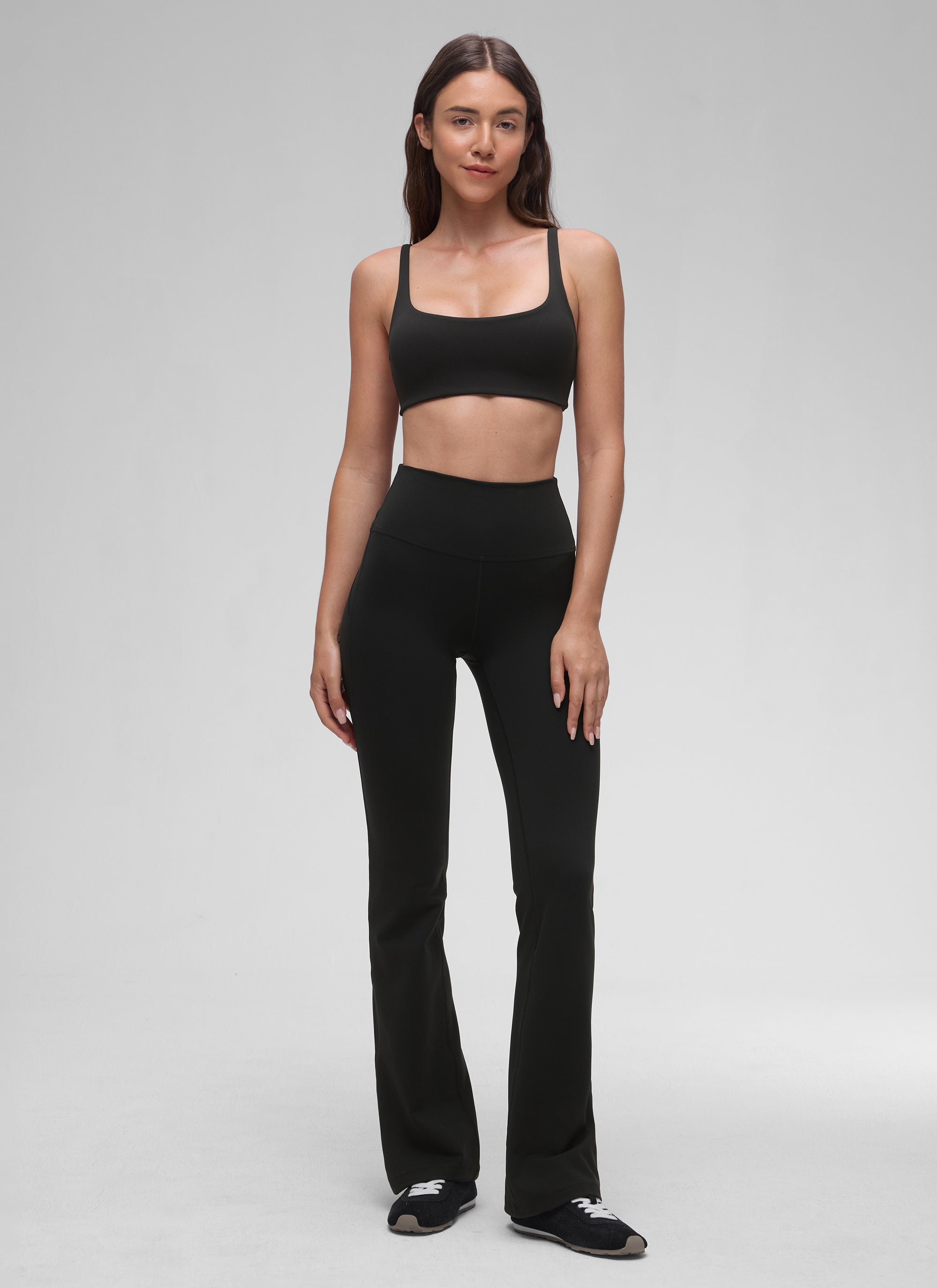CRZ YOGA – damski stanik typu cami z wyściółką i kwadratowym dekoltem Butterluxe, kolor czarny