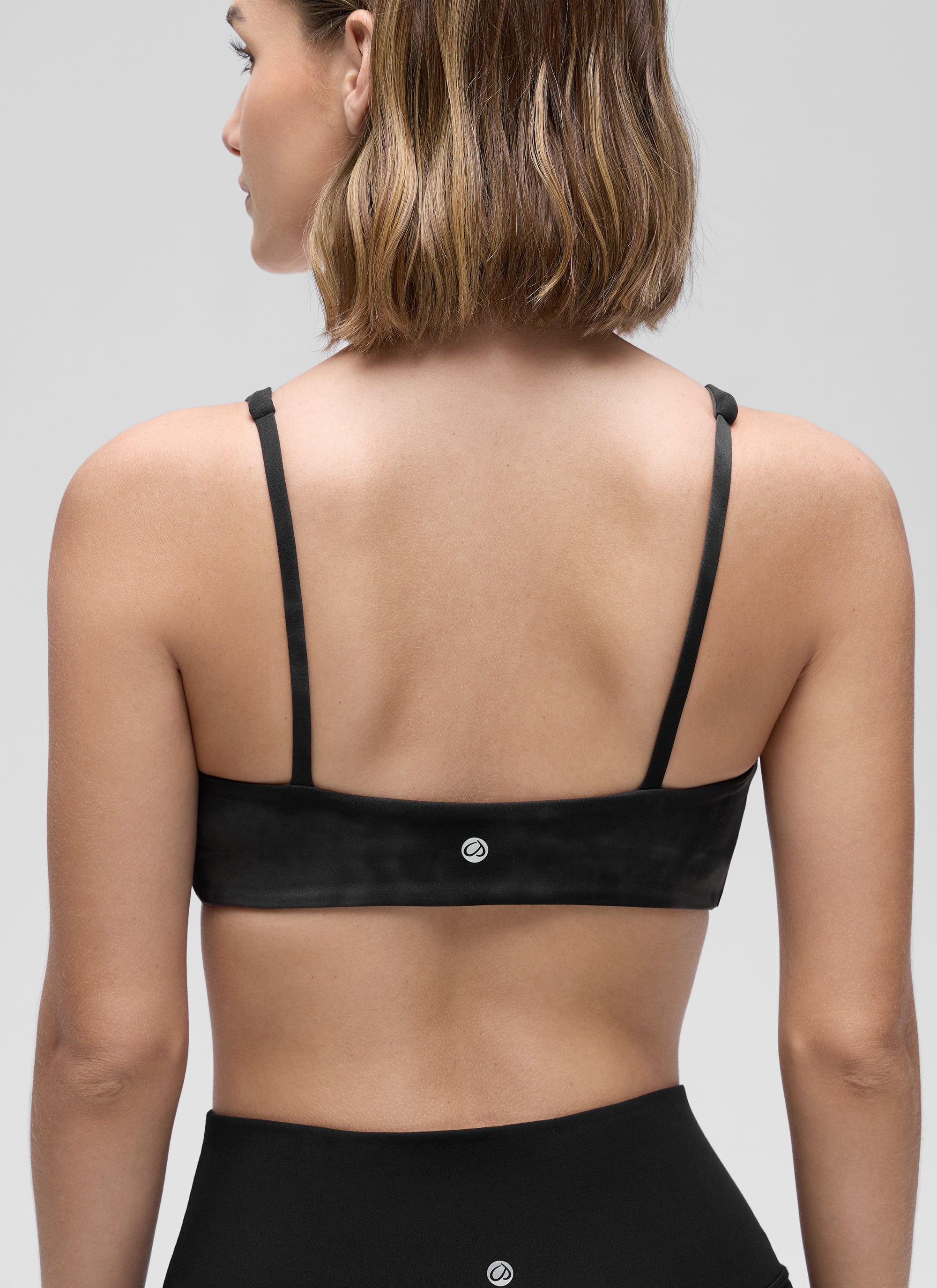 CRZ YOGA - Cami pentru femei, model Butterluxe, cu decolteu pătrat, sutien mini căptușit, negru, cu flori în stil tie-dye