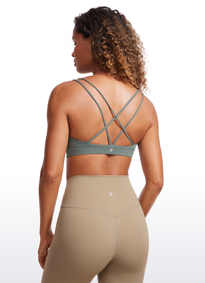 CRZ YOGA Dámská podprsenka na jógu Butterluxe s lehkou oporou a ramínky na zádech, šedá, barva „Sage“