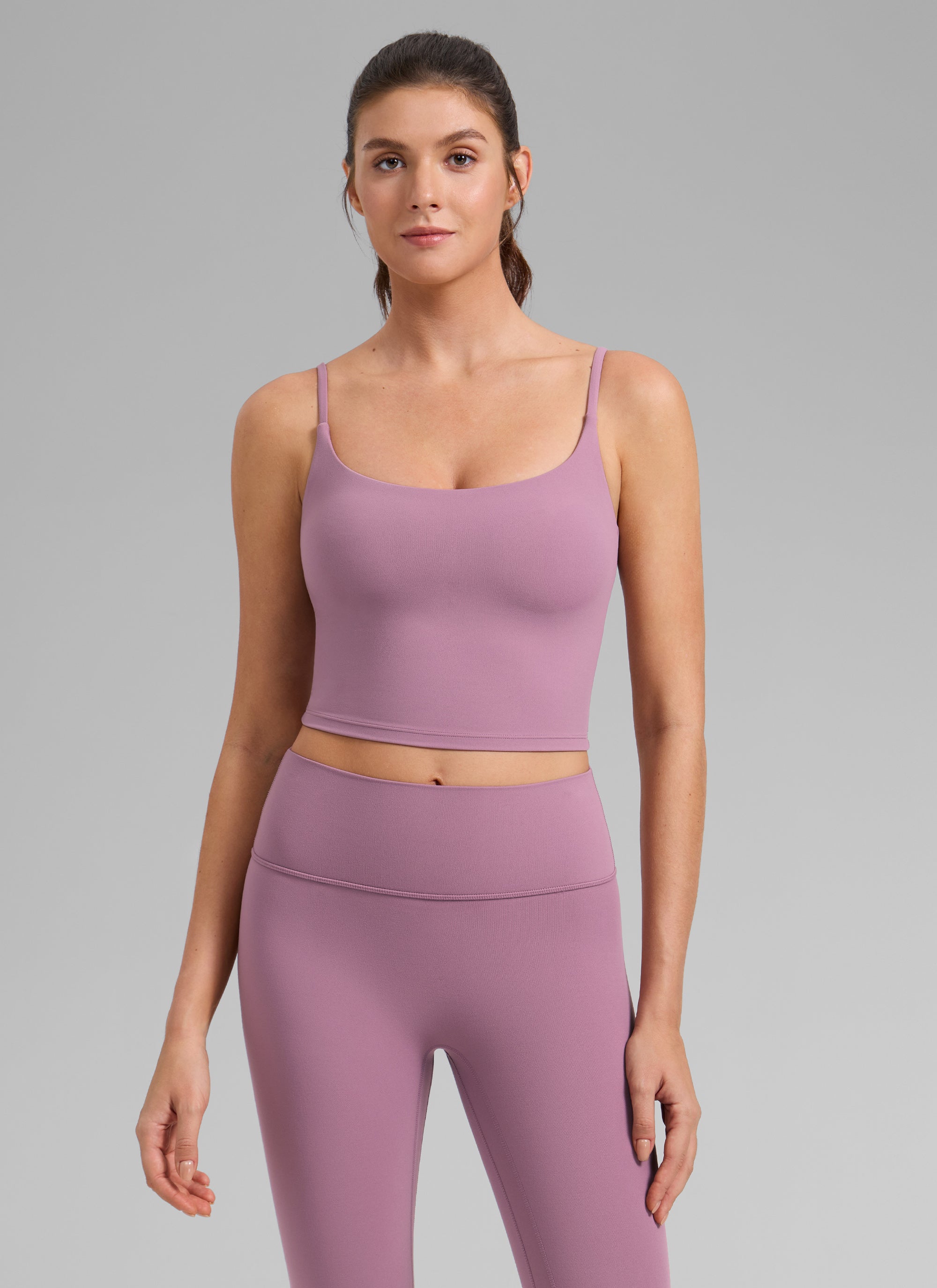 CRZ YOGA Reggiseno sportivo da yoga da donna con scollo rotondo e schiena a U, modello " Butterlift ", linea lunga, color lavanda chiaro @model_info:Gelya