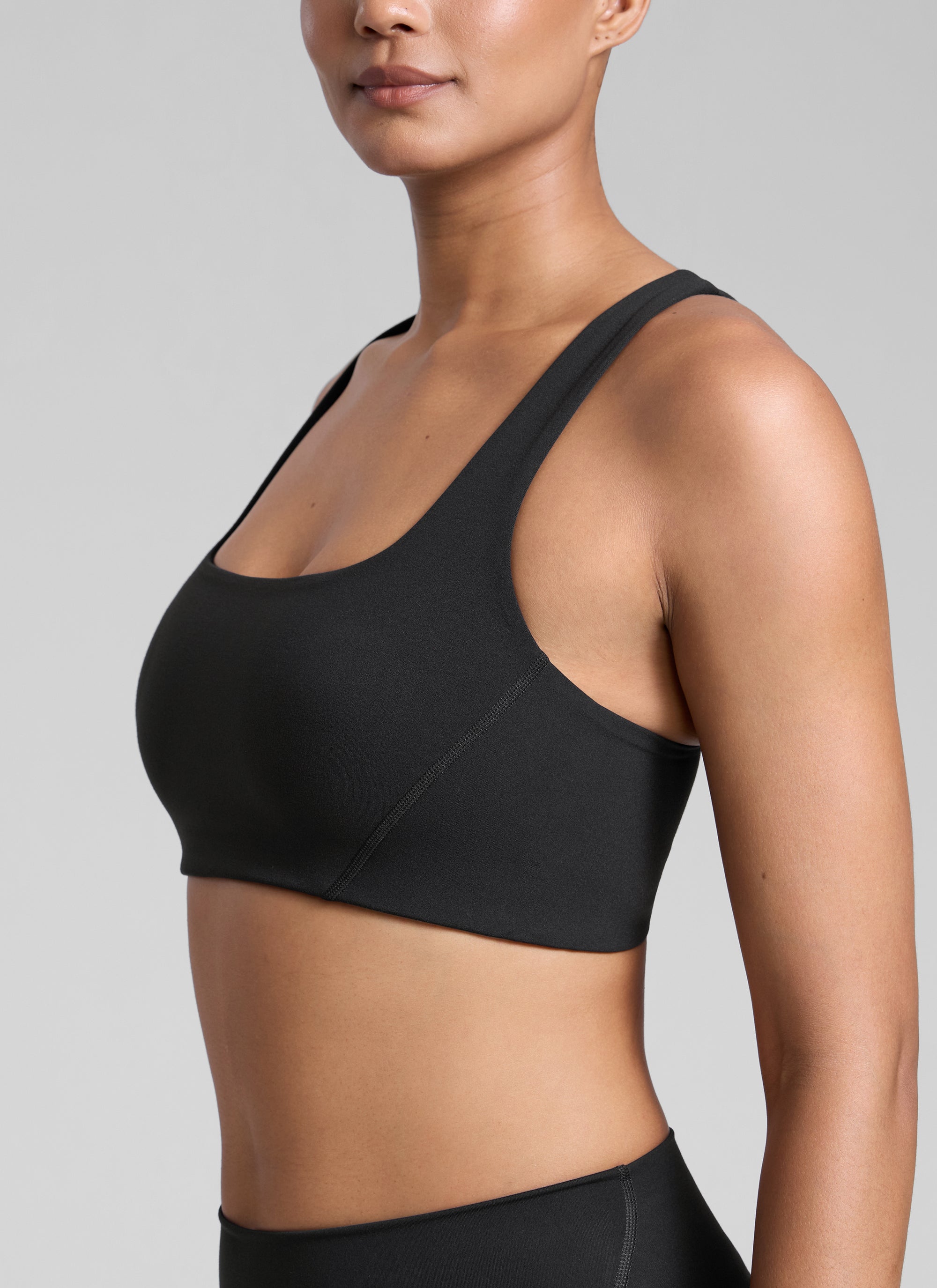 CRZ YOGA Dames Butterlift Dubbel gevoerde Yoga Sportbeha met rechte hals Zwart