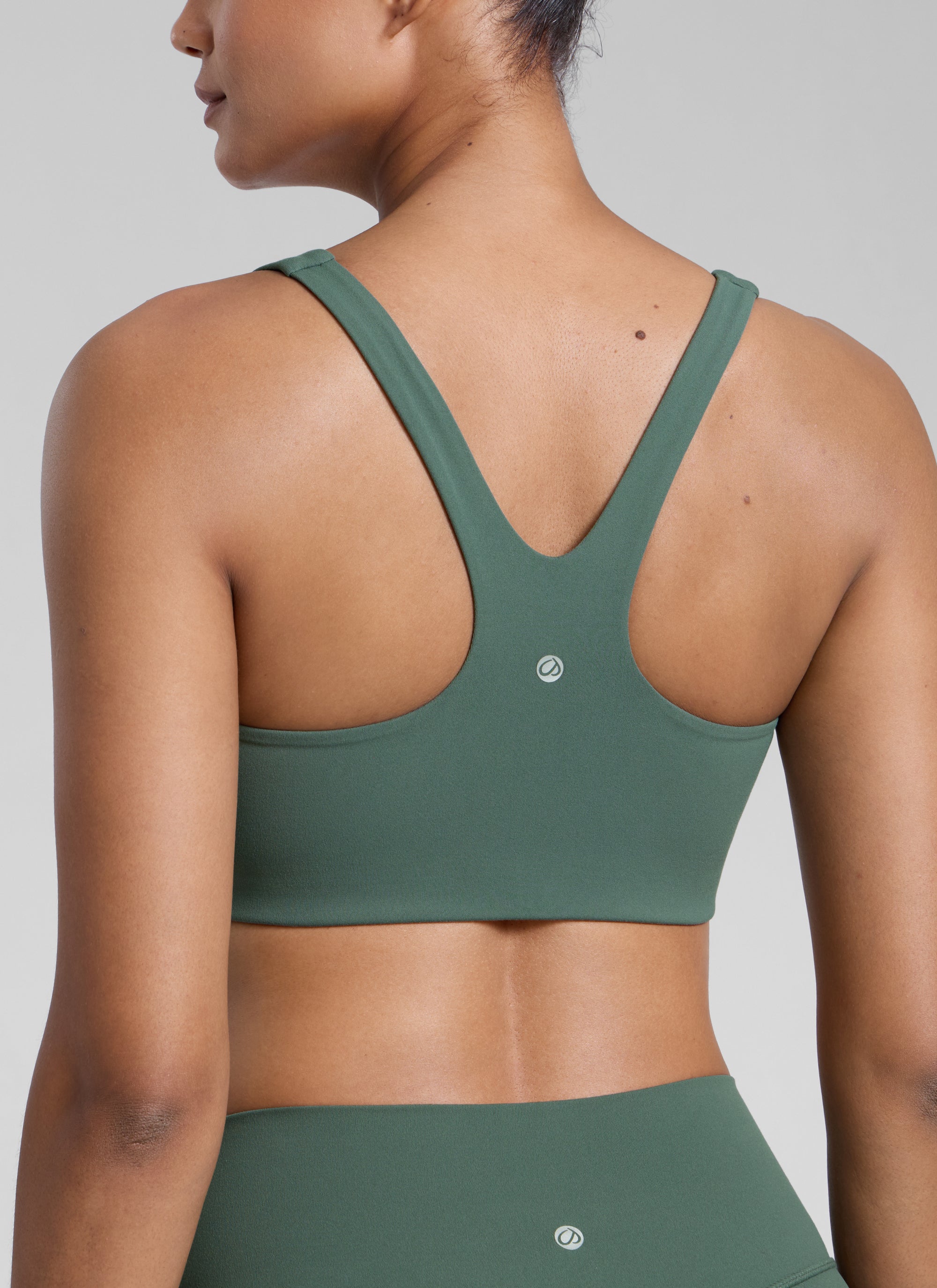CRZ YOGA Dames Butterlift Dubbel gevoerde Yoga Sportbeha met rechte halslijn, Dark Forest Green
