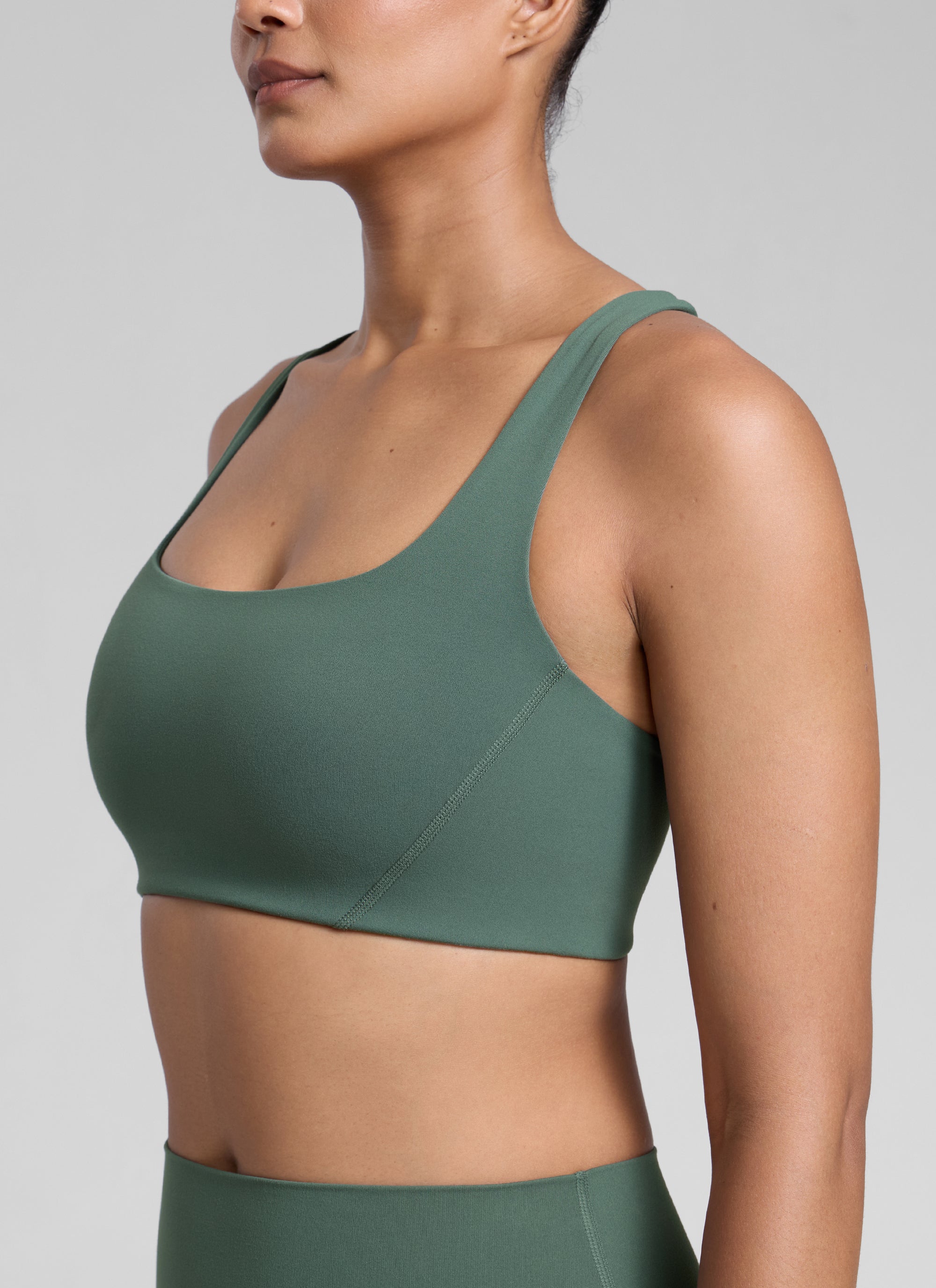 CRZ YOGA Dames Butterlift Dubbel gevoerde Yoga Sportbeha met rechte halslijn, Dark Forest Green