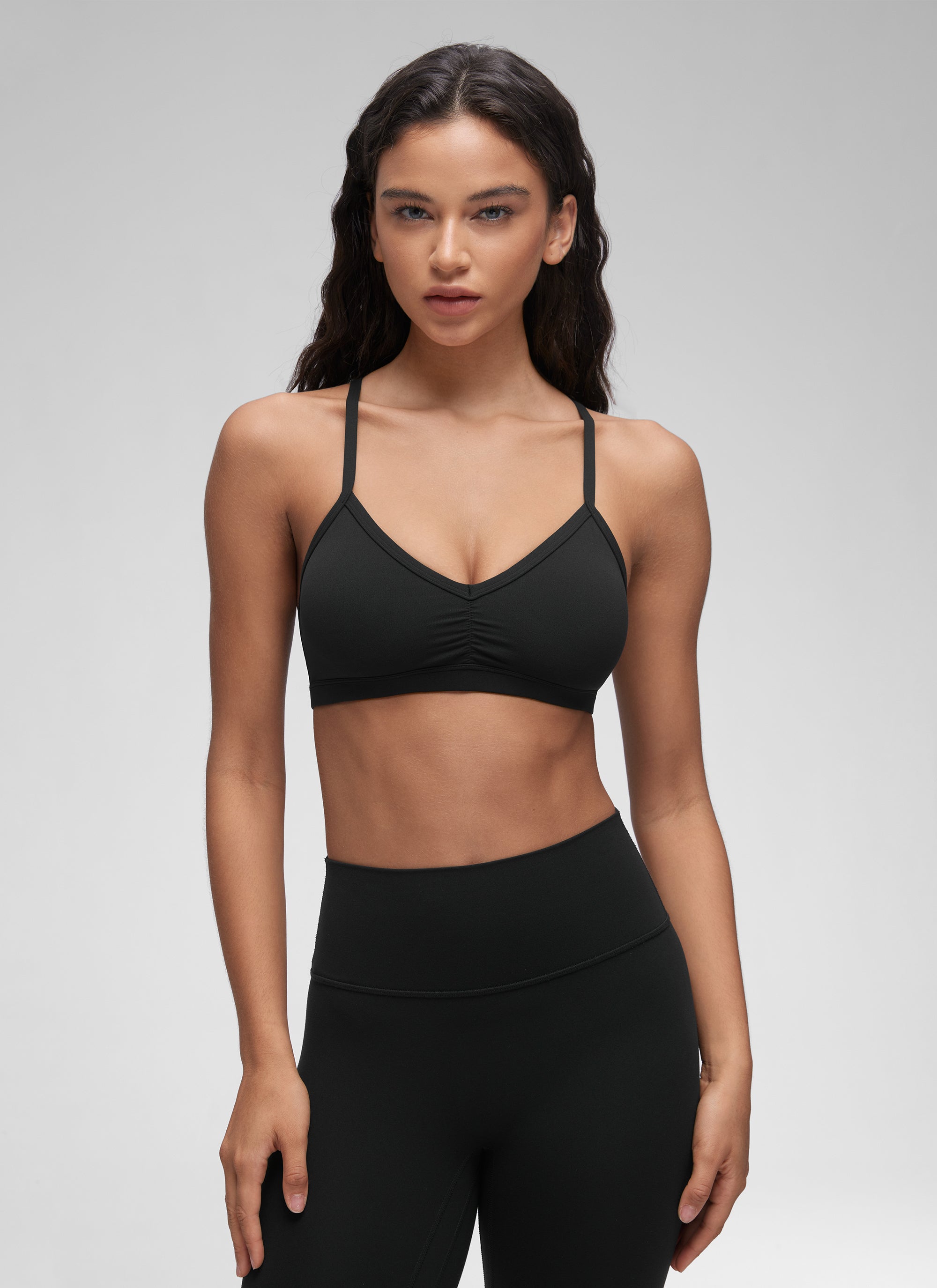 CRZ YOGA Butterluxe Yoga-Sport-BH für Damen mit gerafftem V-Ausschnitt und Polsterung, schwarz