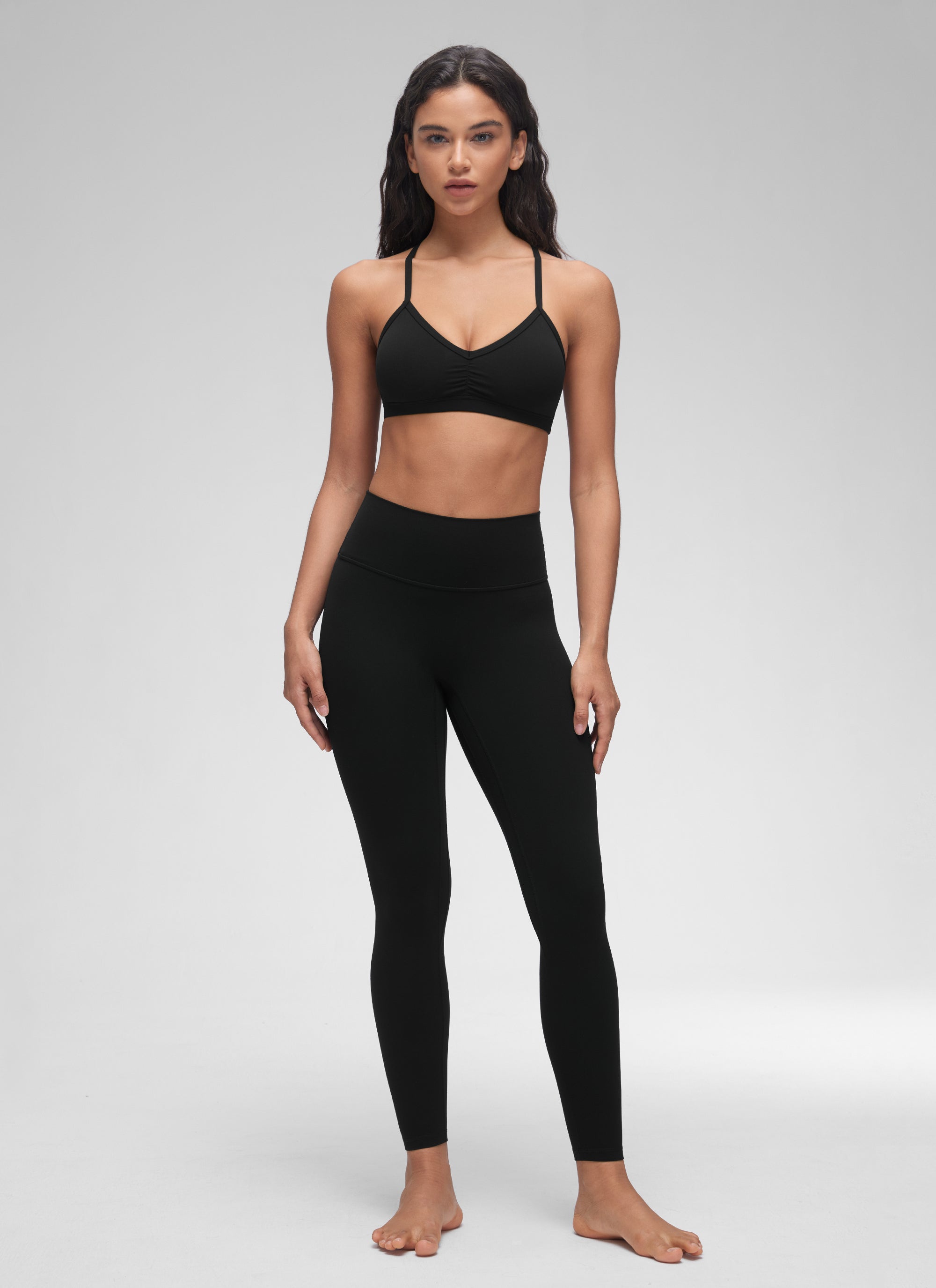CRZ YOGA Butterluxe Yoga-Sport-BH für Damen mit gerafftem V-Ausschnitt und Polsterung, schwarz
