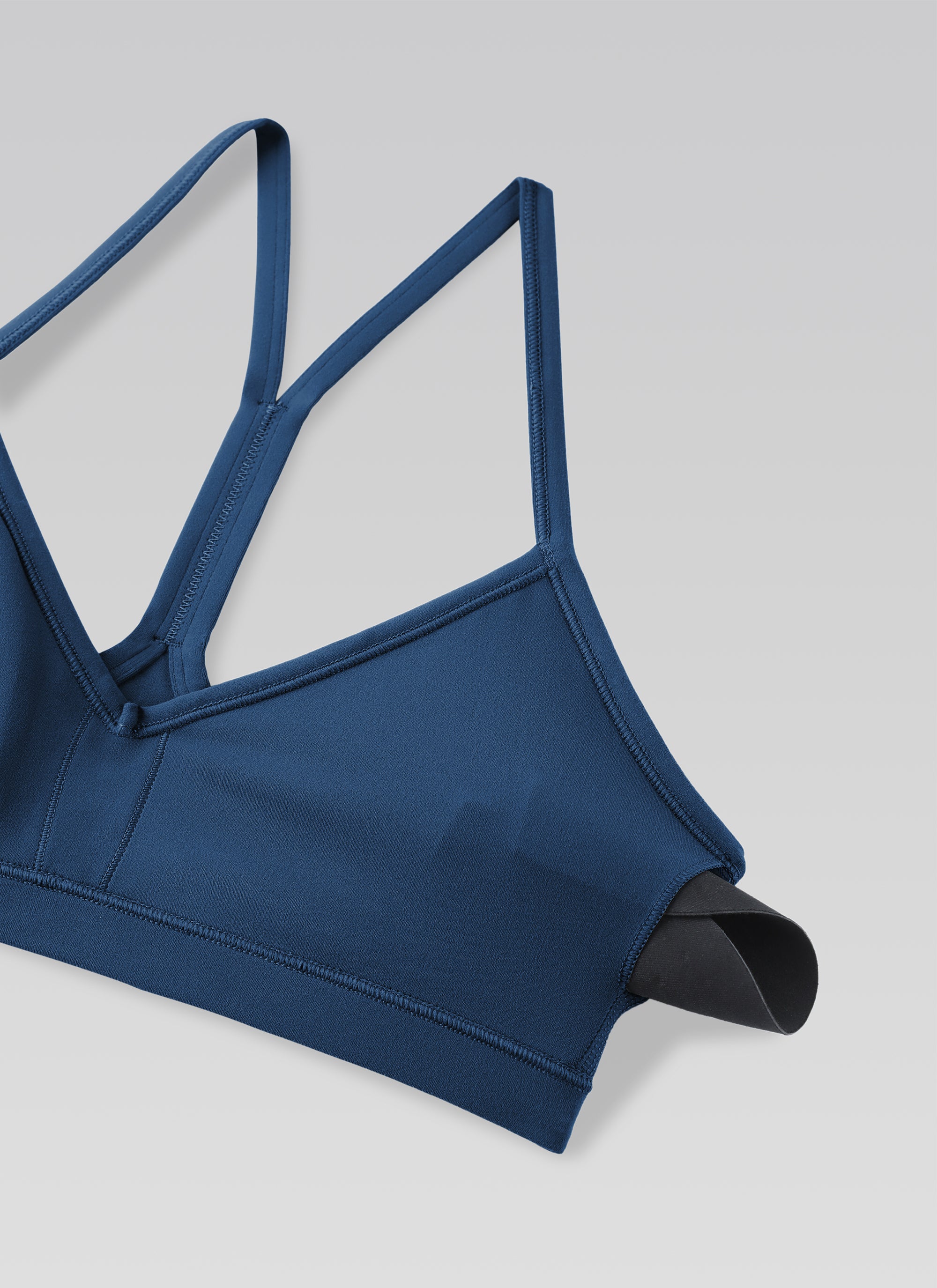 CRZ YOGA Butterluxe Yoga-Sport-BH für Damen mit gerafftem V-Ausschnitt und Polsterung, Farbe: French Navy