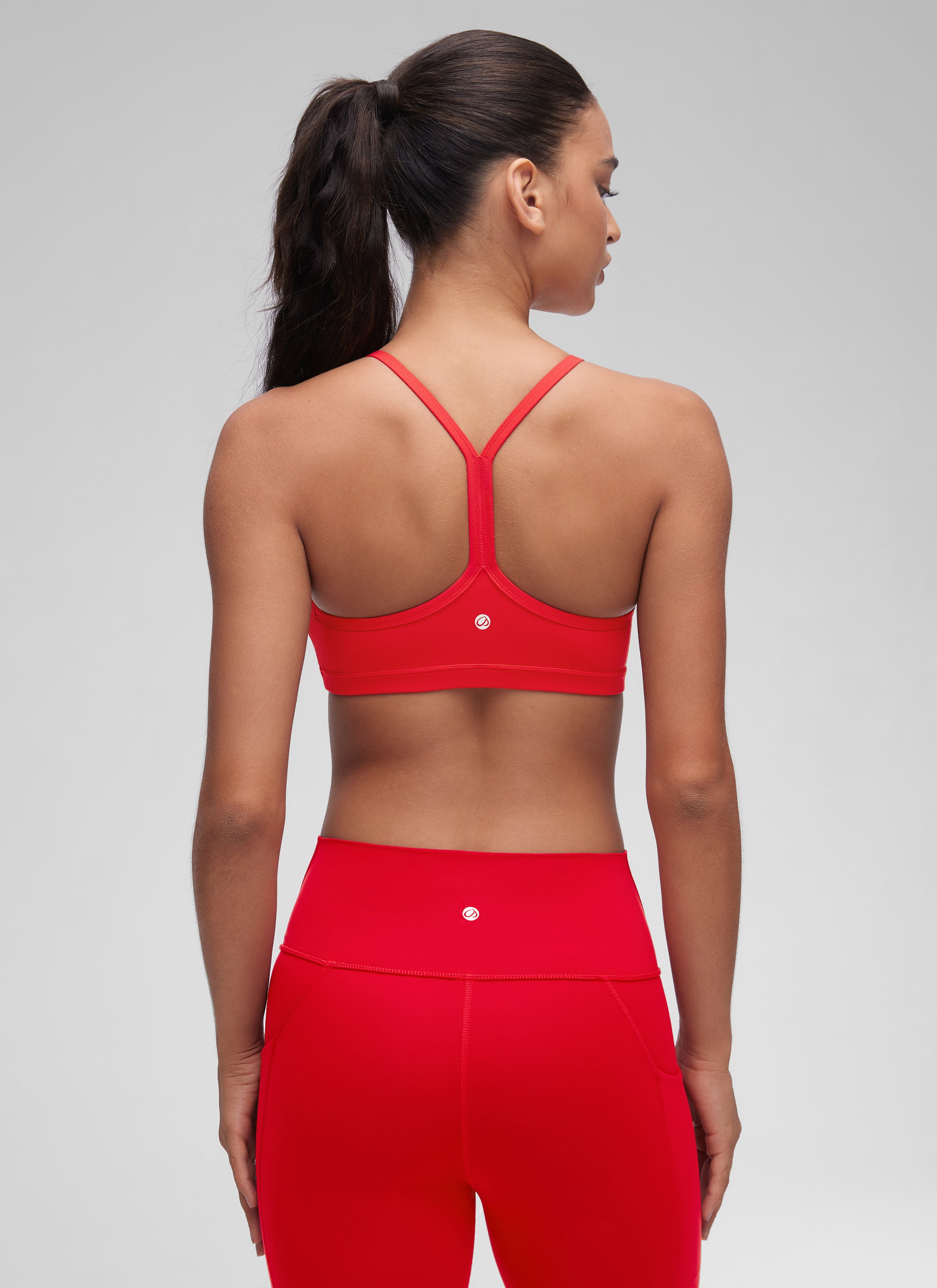 CRZ YOGA Butterluxe Yoga-Sport-BH für Damen mit gerafftem V-Ausschnitt und Polsterung, tiefrot