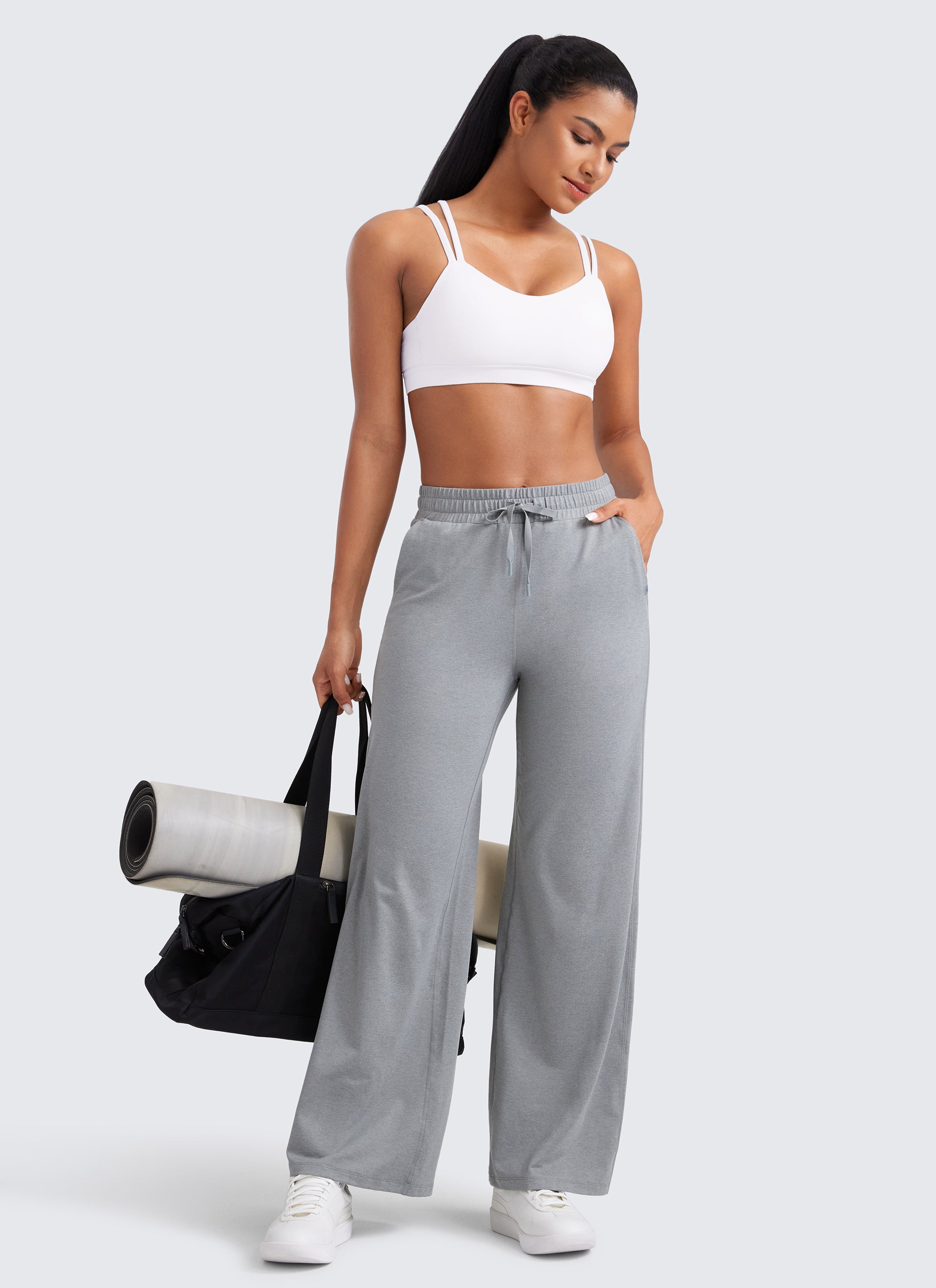 CRZ YOGA Soutien-gorge de yoga à coques moulées Butterluxe à bretelles col V Blanc