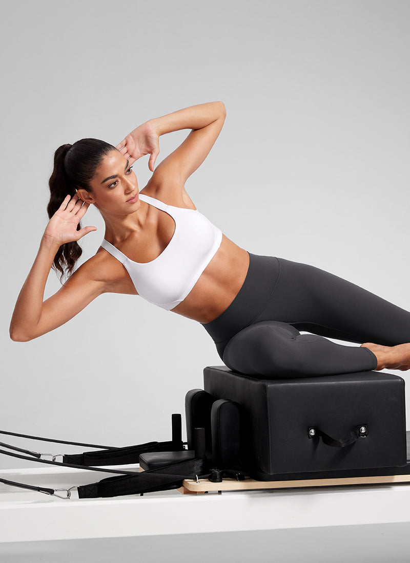 CRZ YOGA Dame Gymtopp Butterlift Scoop Neck BH Justerbare stropper Hvit @model_info:Mariana