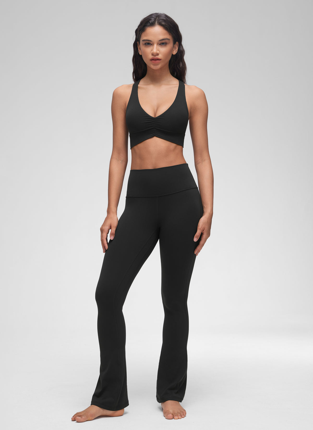 Sujetador de yoga CRZ YOGA para mujer, de sujeción ligera, con estampado « Butterluxe », cuello en V fruncido, negro @model_info:Winma