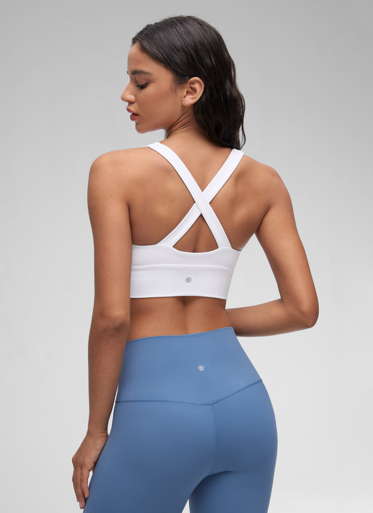 Sujetador de yoga CRZ YOGA para mujer, de sujeción ligera, con estampado « Butterluxe », cuello en V fruncido, blanco @model_info:Winma